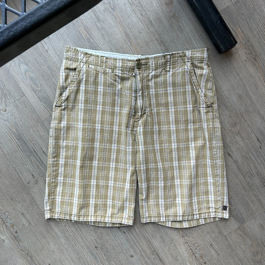 VINTAGE Y2K | QuickSilver Loose Fit Plaid Shorts sz W34