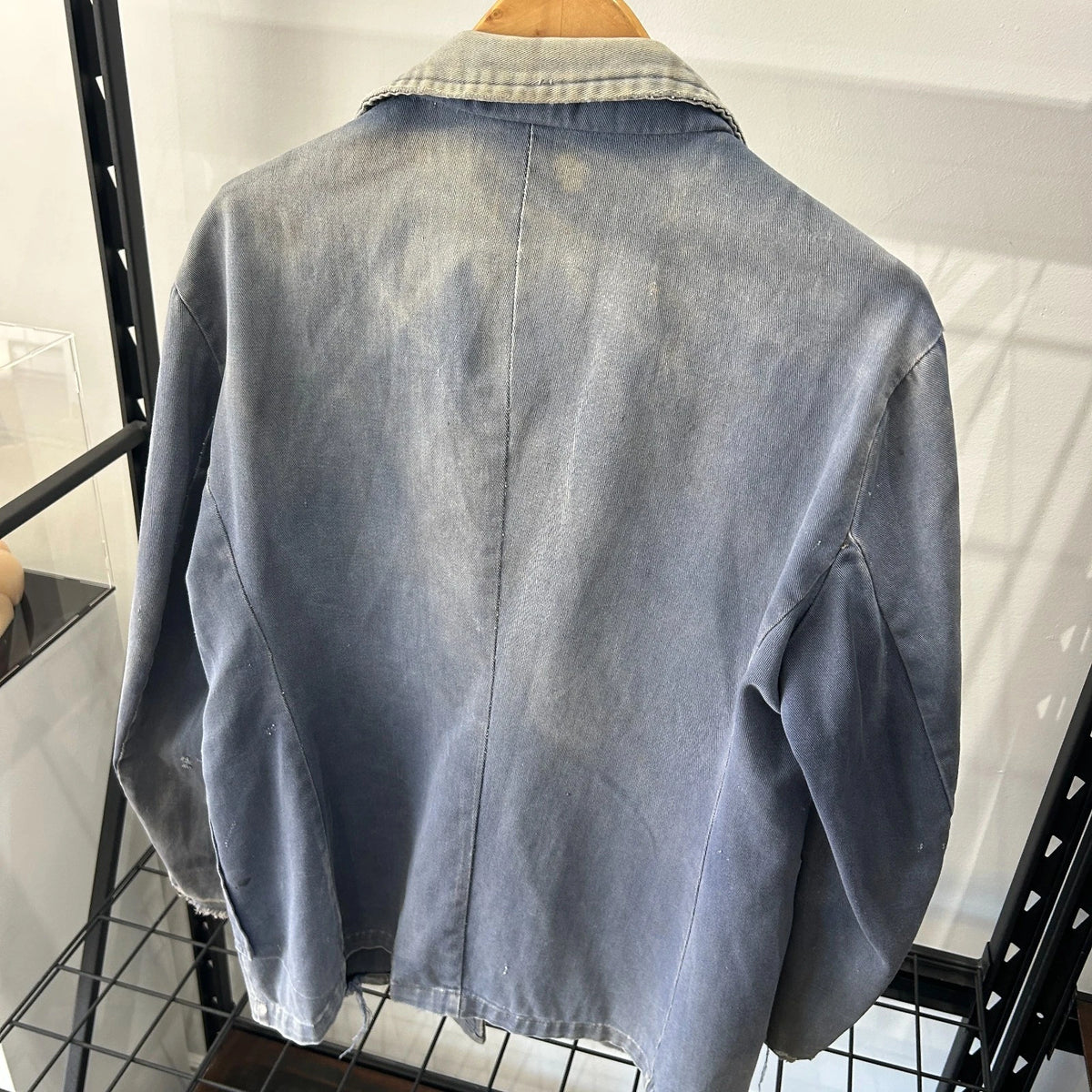 VINTAGE 1940s | French Bleu De Travail Lapel Faded Thrashed Work Jacket sz 42