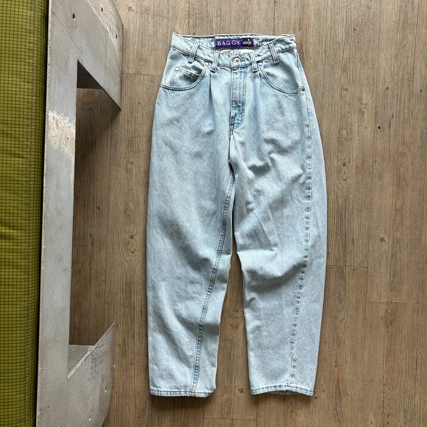VINTAGE 90s | Levi's SilverTab Baggy Tapper Light Wash Denim Jeans Pants W28 L30