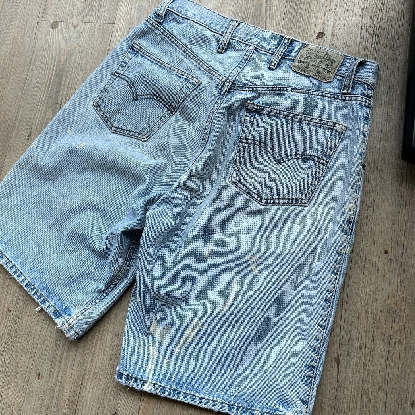 VINTAGE 90s | Levis SilverTab Paint Splatter Thrashed Loose Jean Shorts sz W31