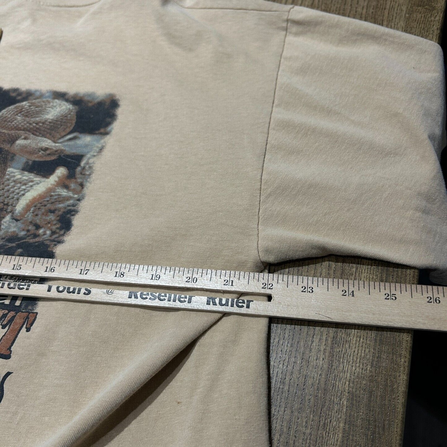 VINTAGE 90s | Snake Hunt T-Shirt sz L-XL