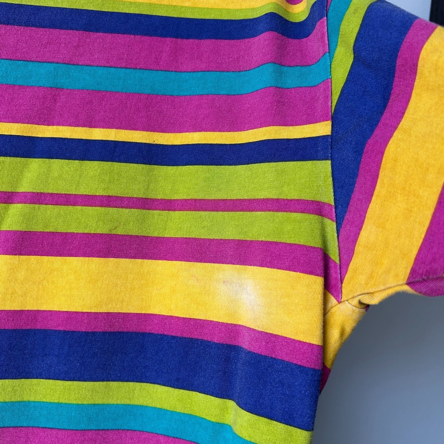 VINTAGE 90s | Blank Multicolor Striped T-Shirt sz L