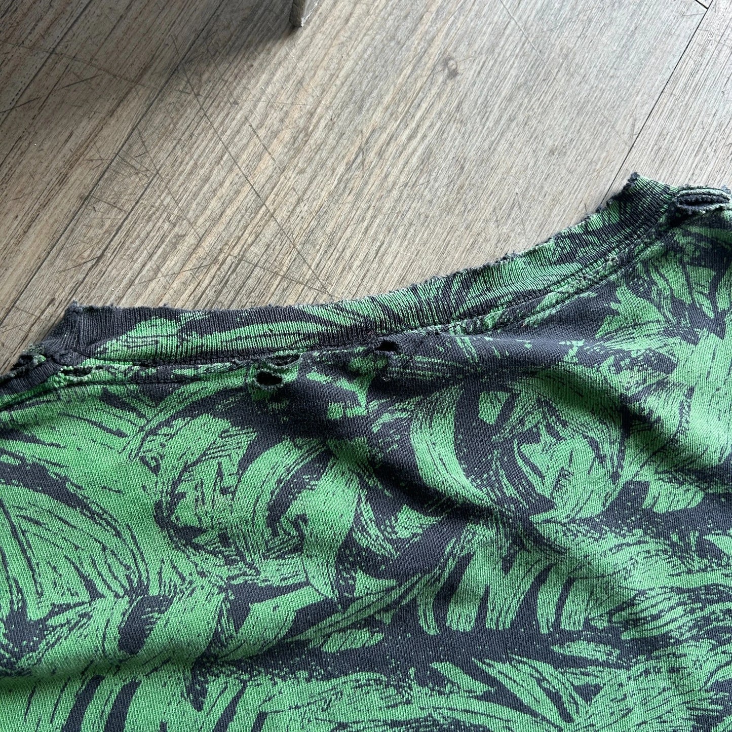 1990s | Wild Beasts All Over Print Thrashed Vintage T-Shirt sz M