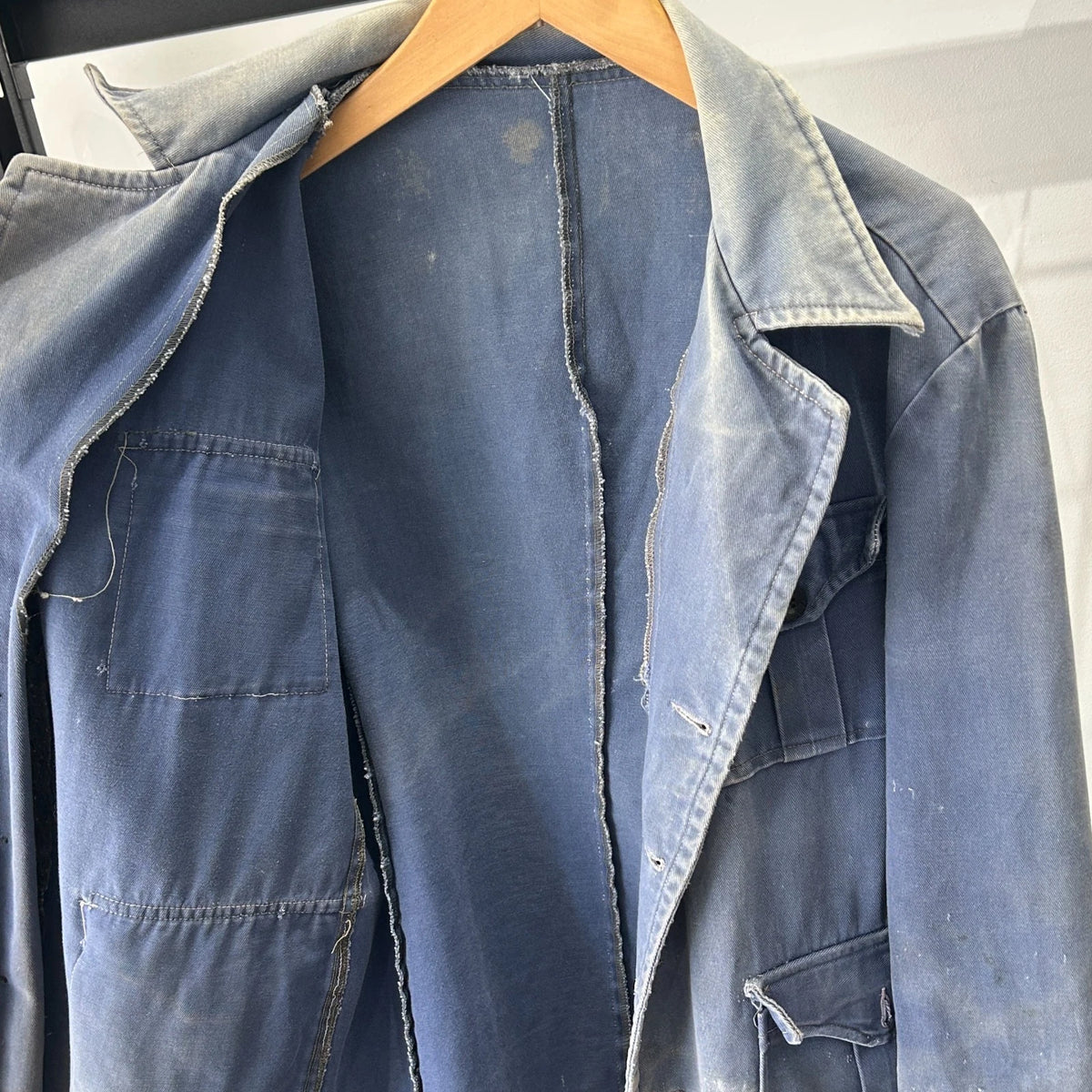 VINTAGE 1940s | French Bleu De Travail Lapel Faded Thrashed Work Jacket sz 42