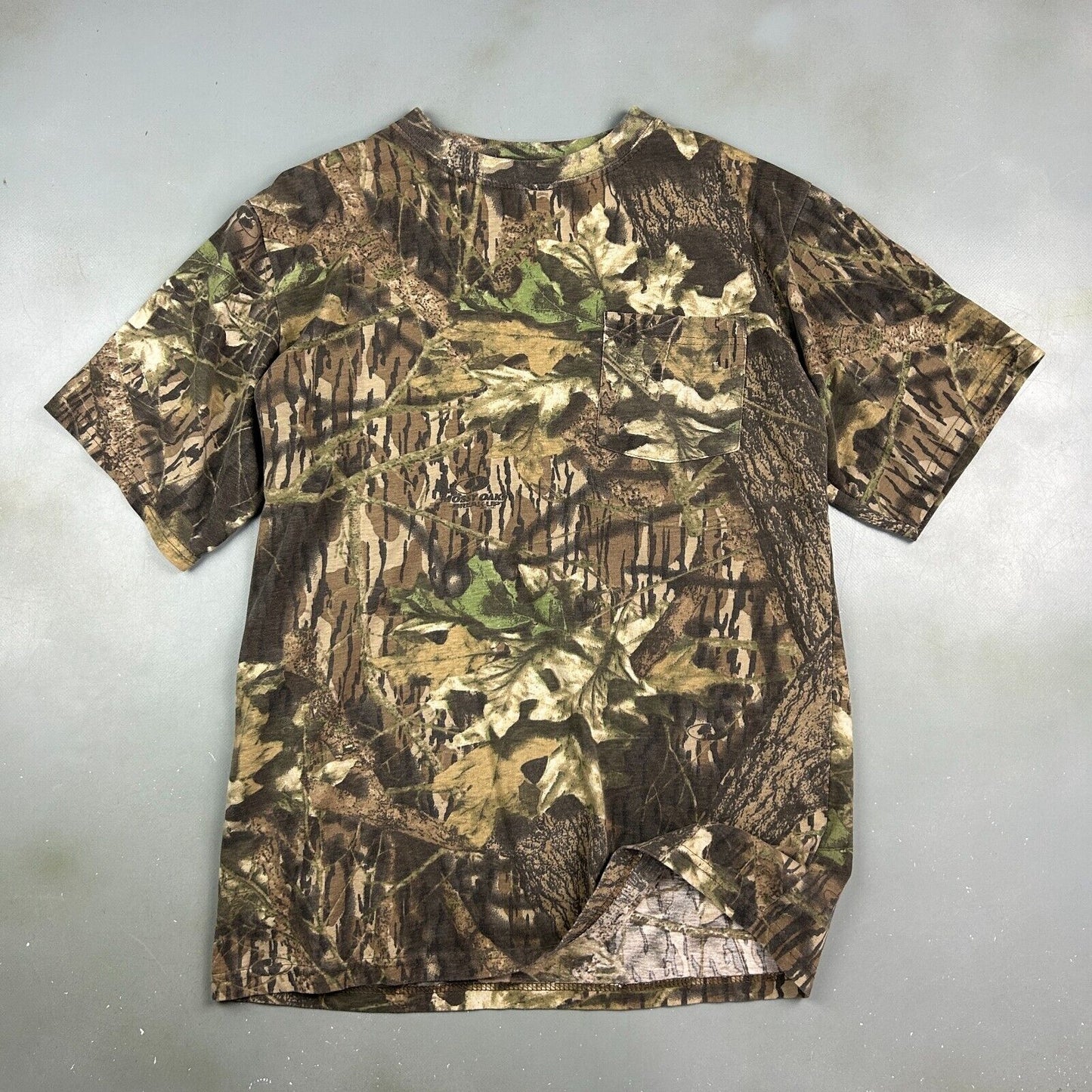 VINTAGE | Mossy Oak Tree Camo Pocket T-Shirt sz M Adult