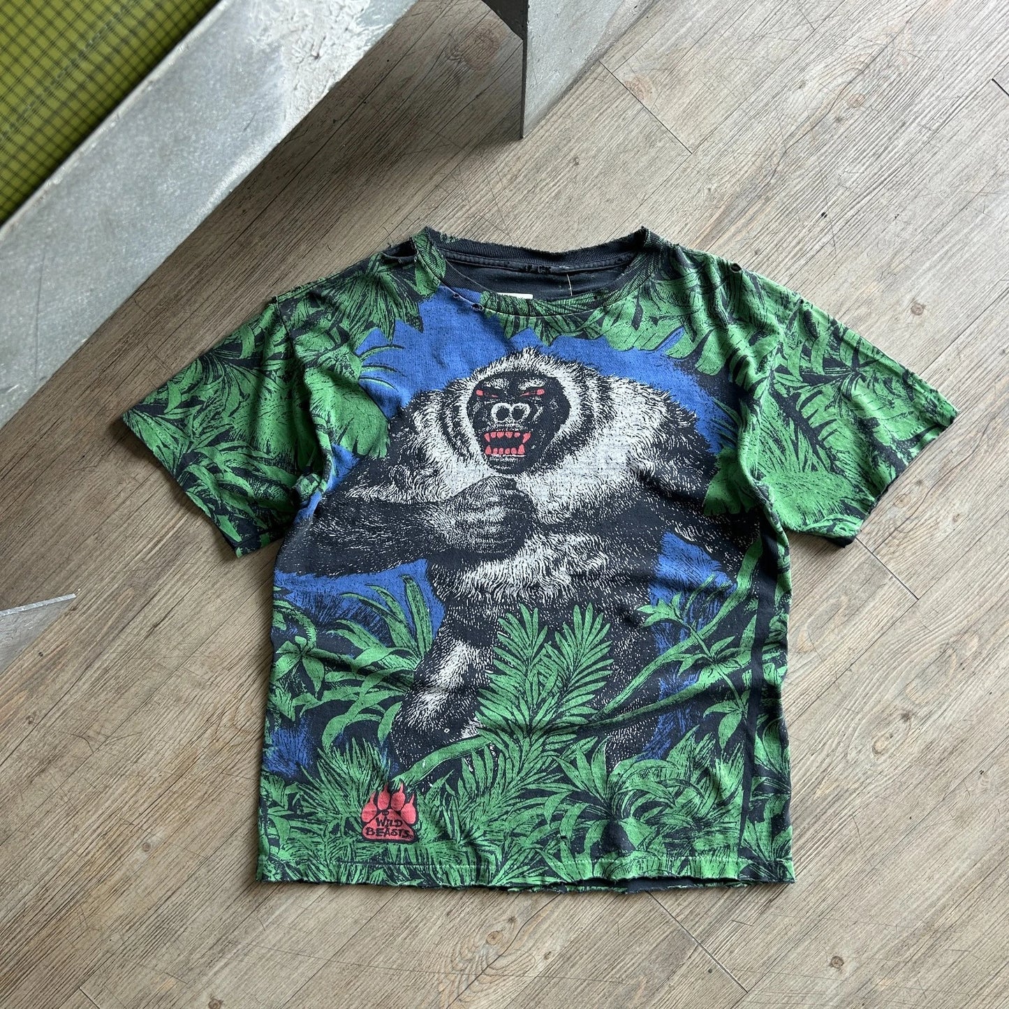 1990s | Wild Beasts All Over Print Thrashed Vintage T-Shirt sz M