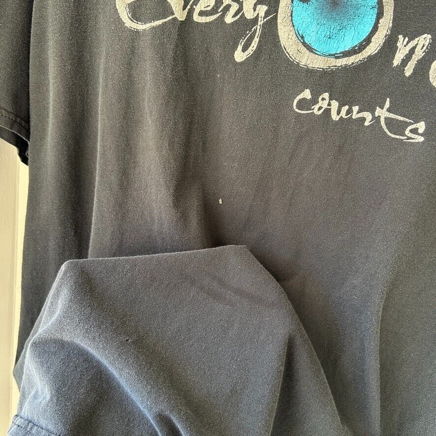 VINTAGE | Every One Counts World T-Shirt sz L