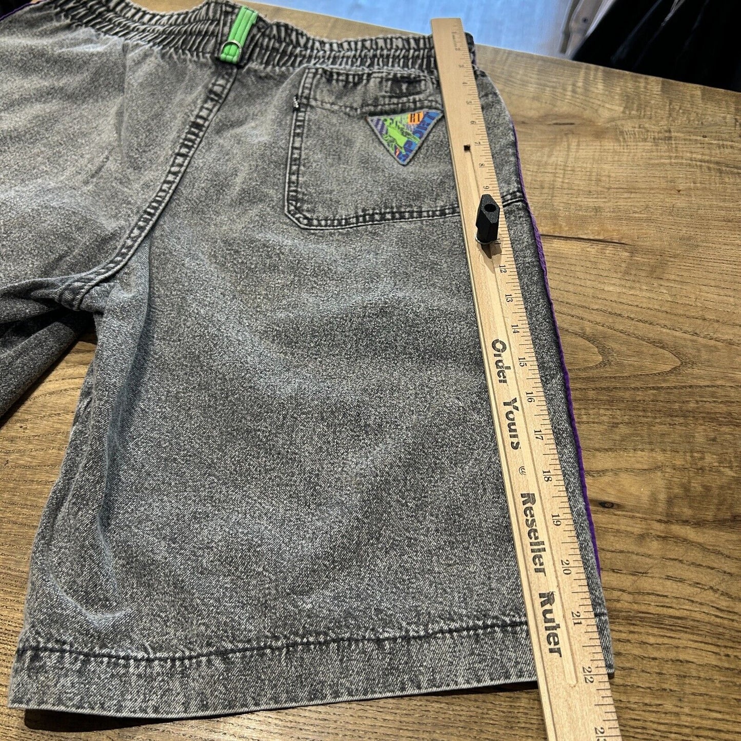 VINTAGE 90s | LEVIS Sport Jeans Acid Wash Shorts sz L