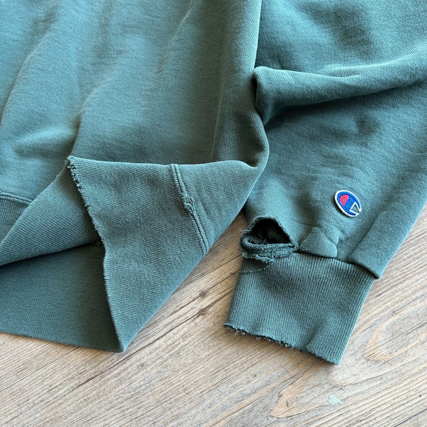VINTAGE 90s | Champion Sm Logo Faded Thrashed Crew Sweater sz M