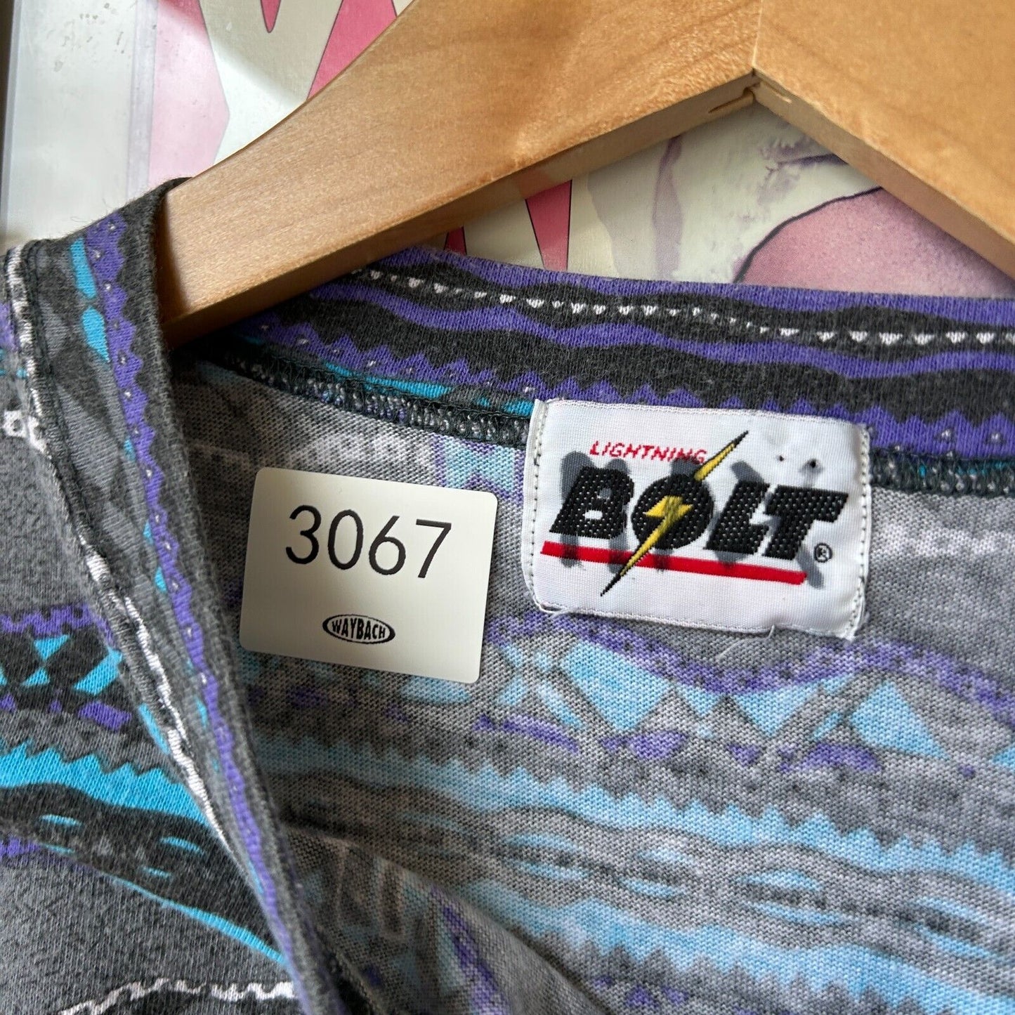 VINTAGE 90s | Bolt All Over Striped Print T-Shirt sz M