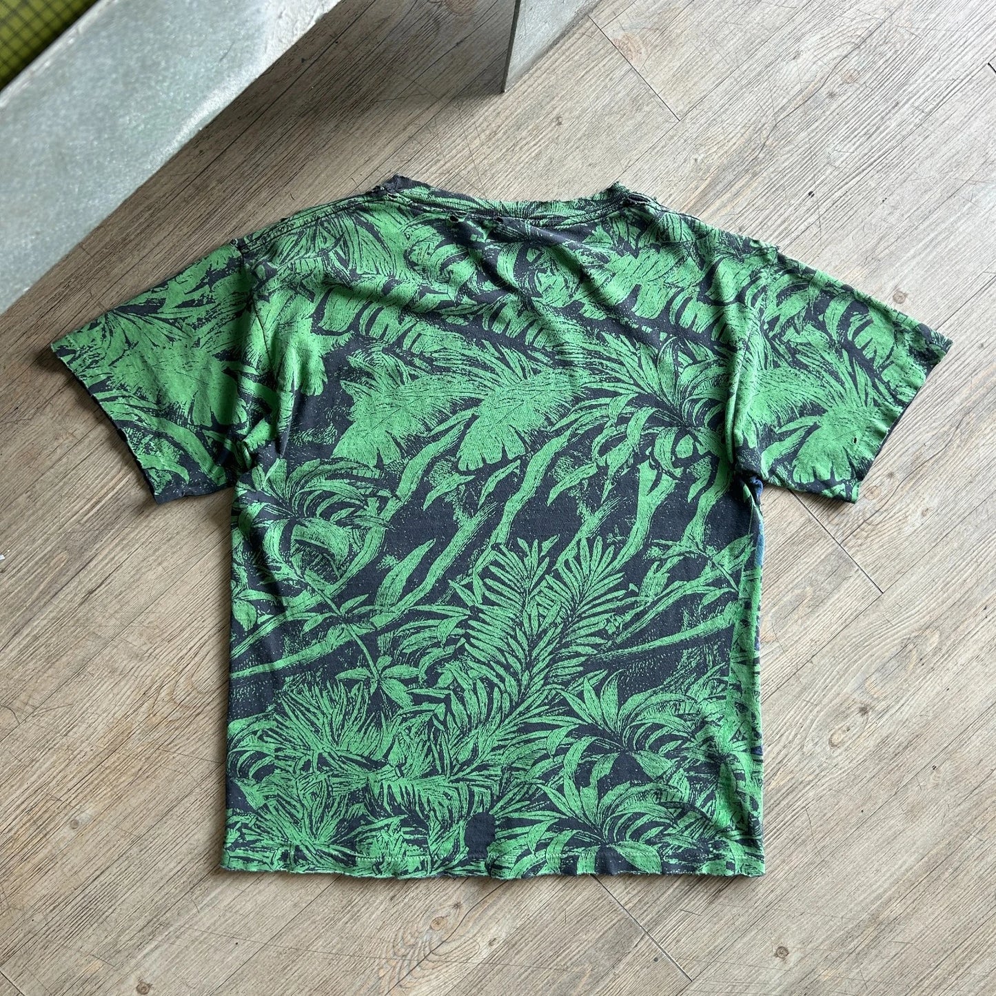 1990s | Wild Beasts All Over Print Thrashed Vintage T-Shirt sz M