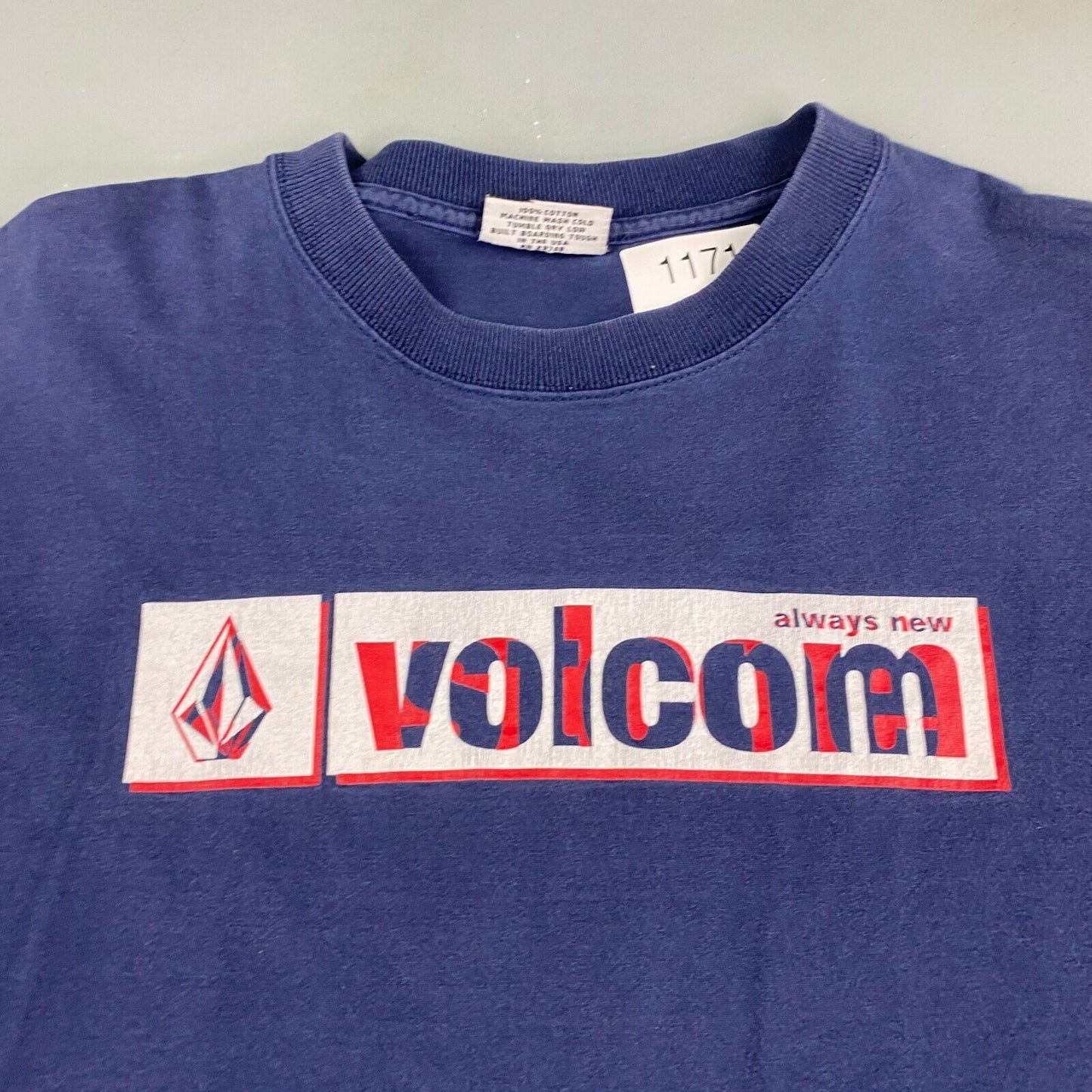 VINTAGE Volcom Surf Skate Boarding Navy T-Shirt sz Medium Adult