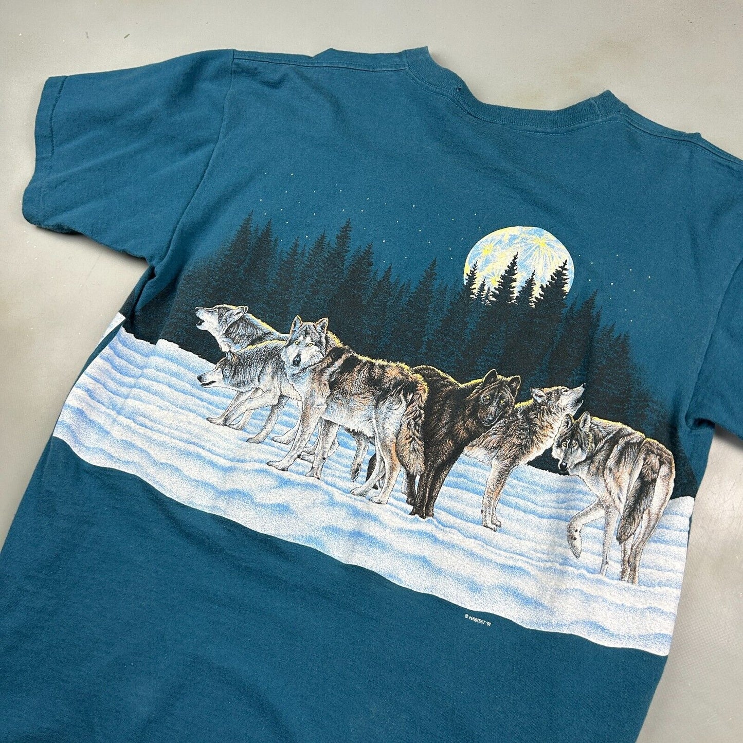 VINTAGE 90s | Habitat Winter Wolves Nature Wrap Print T-Shirt sz L Adult