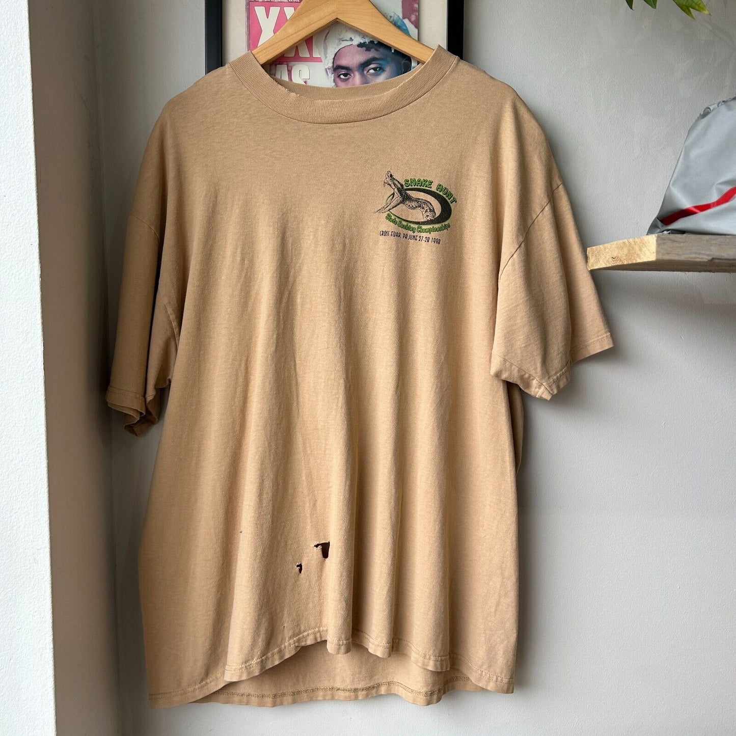 VINTAGE 90s | Snake Hunt T-Shirt sz L-XL