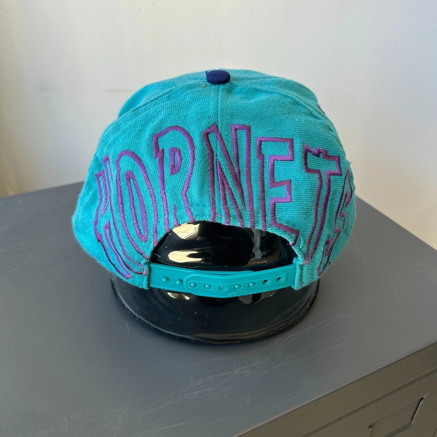 Vintage 90s | Charlotte Hornets Big Spell-Out Logo NBA AJD Snapback Hat sz OS