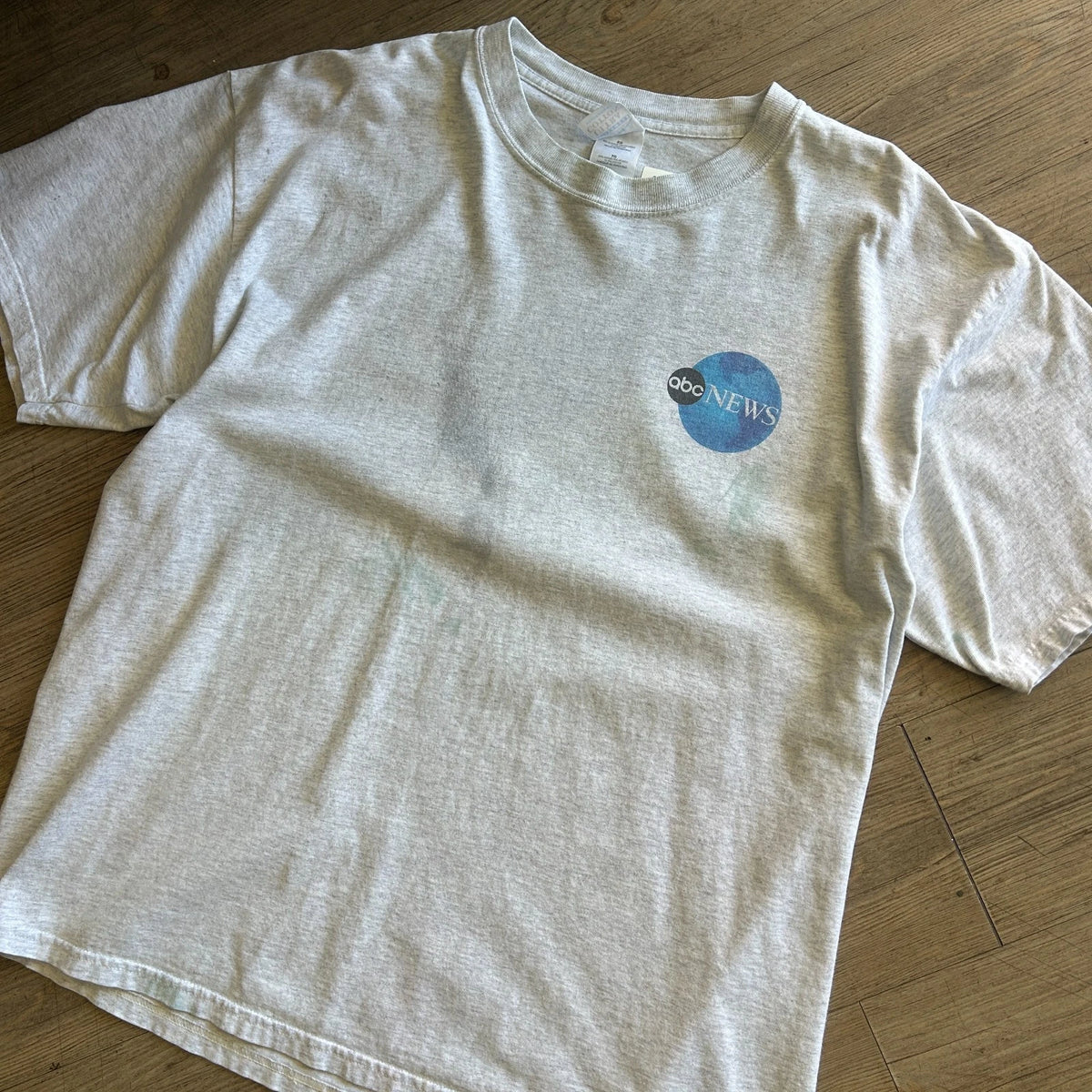 VINTAGE | abc NEWS More Americans Get Their News From Thrashed T-Shirt sz XL
