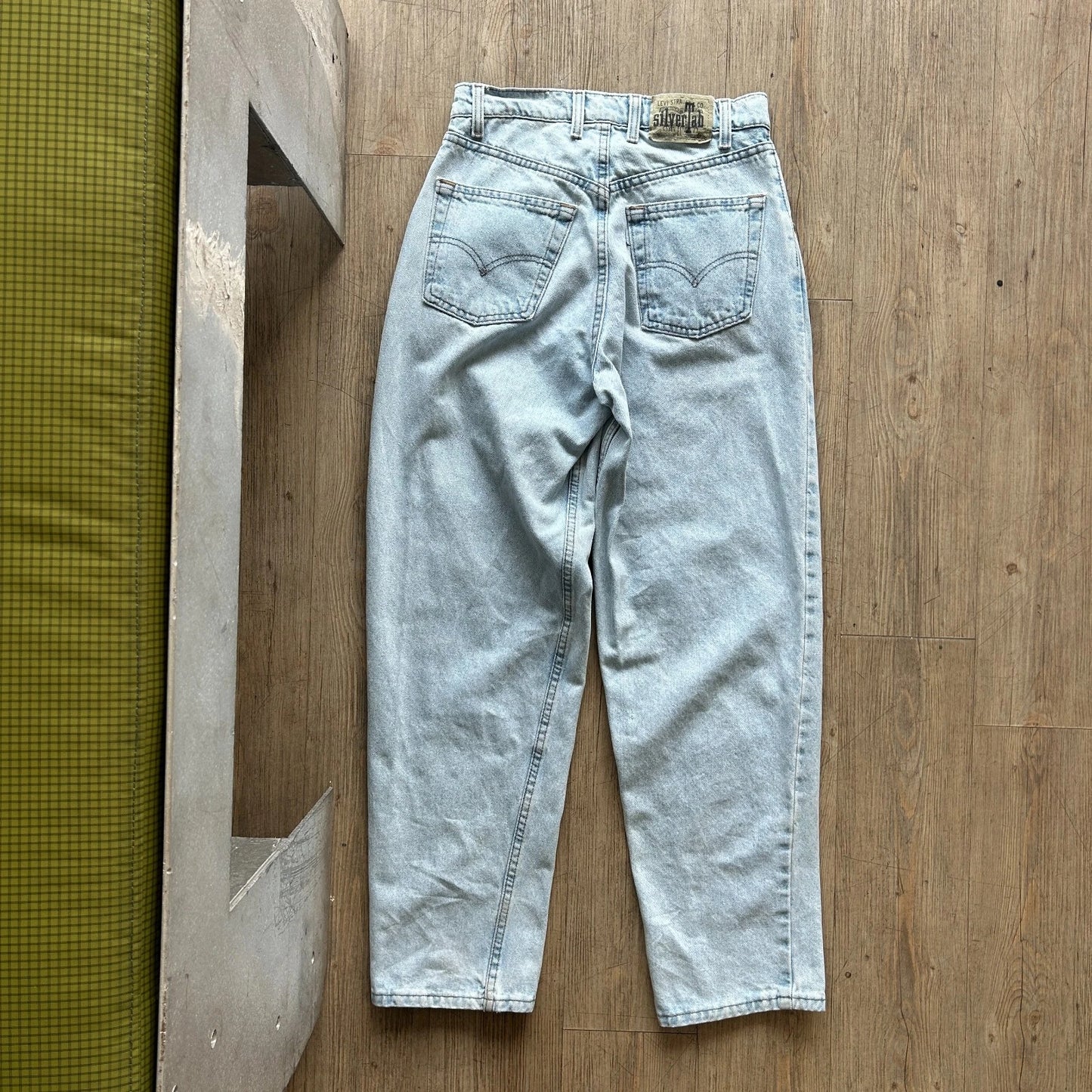 VINTAGE 90s | Levi's SilverTab Baggy Tapper Light Wash Denim Jeans Pants W28 L30