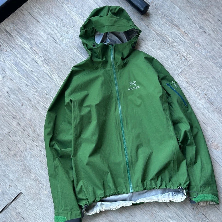 ARC'TERYX | Green Gore-Tex Active Shell Jacket sz L – Waybach ARC'TERYX | Green Gore-Tex Active Shell Jacket sz L – Waybach