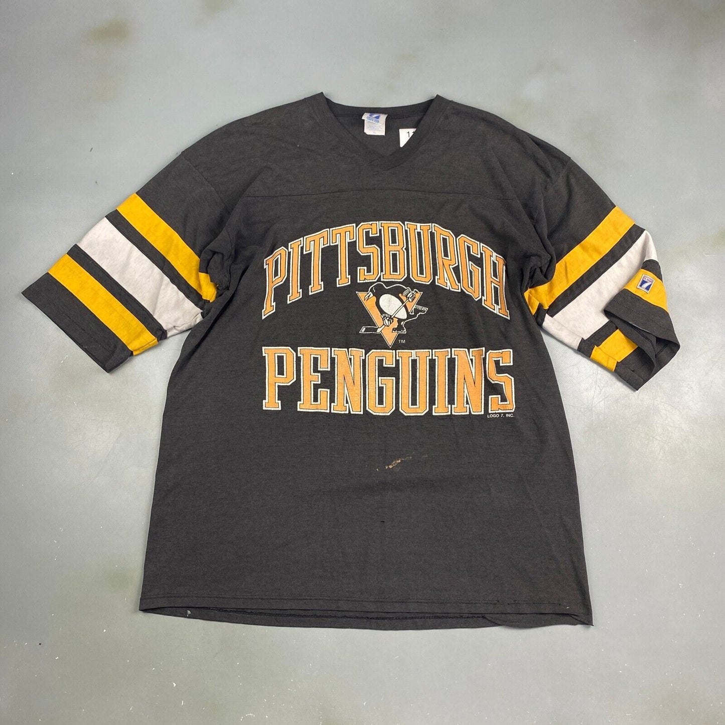 VINTAGE 90s Logo 7 Pittsburgh Penguins NHL Hockey T-Shirt sz XL Adult