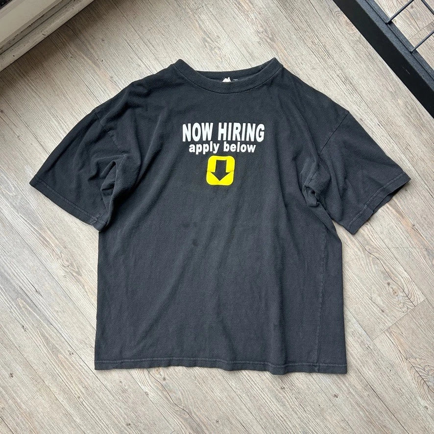 VINTAGE 90s | Now Hiring Apply Below T-Shirt sz L