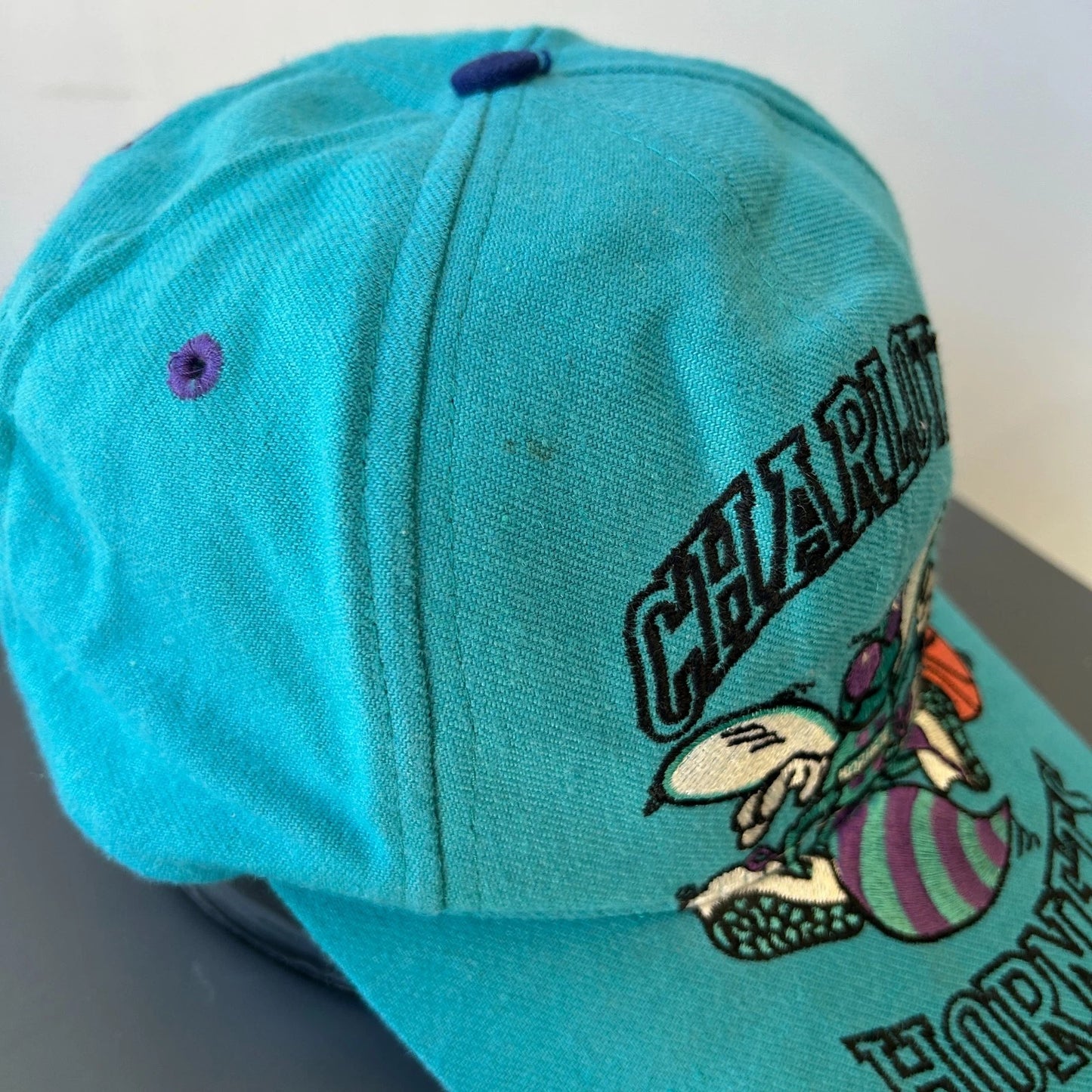 Vintage 90s | Charlotte Hornets Big Spell-Out Logo NBA AJD Snapback Hat sz OS