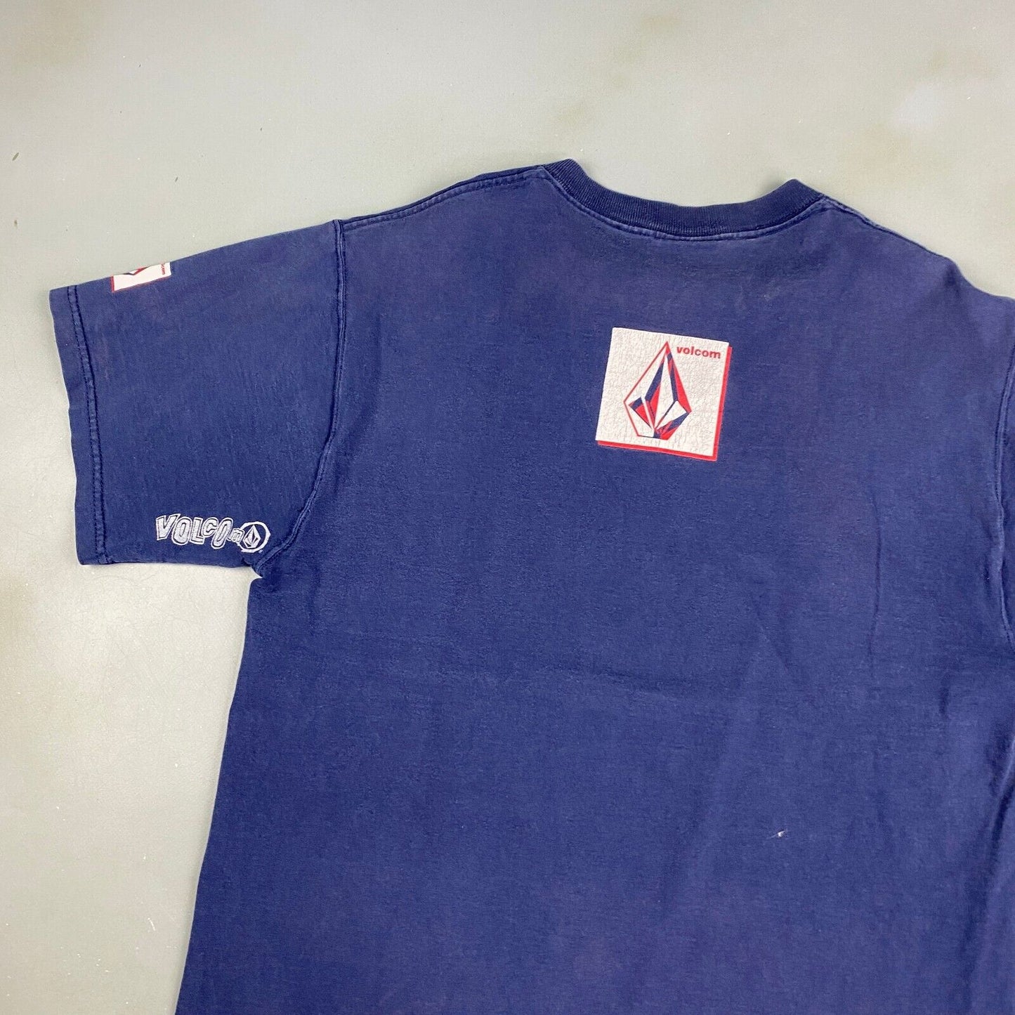 VINTAGE Volcom Surf Skate Boarding Navy T-Shirt sz Medium Adult