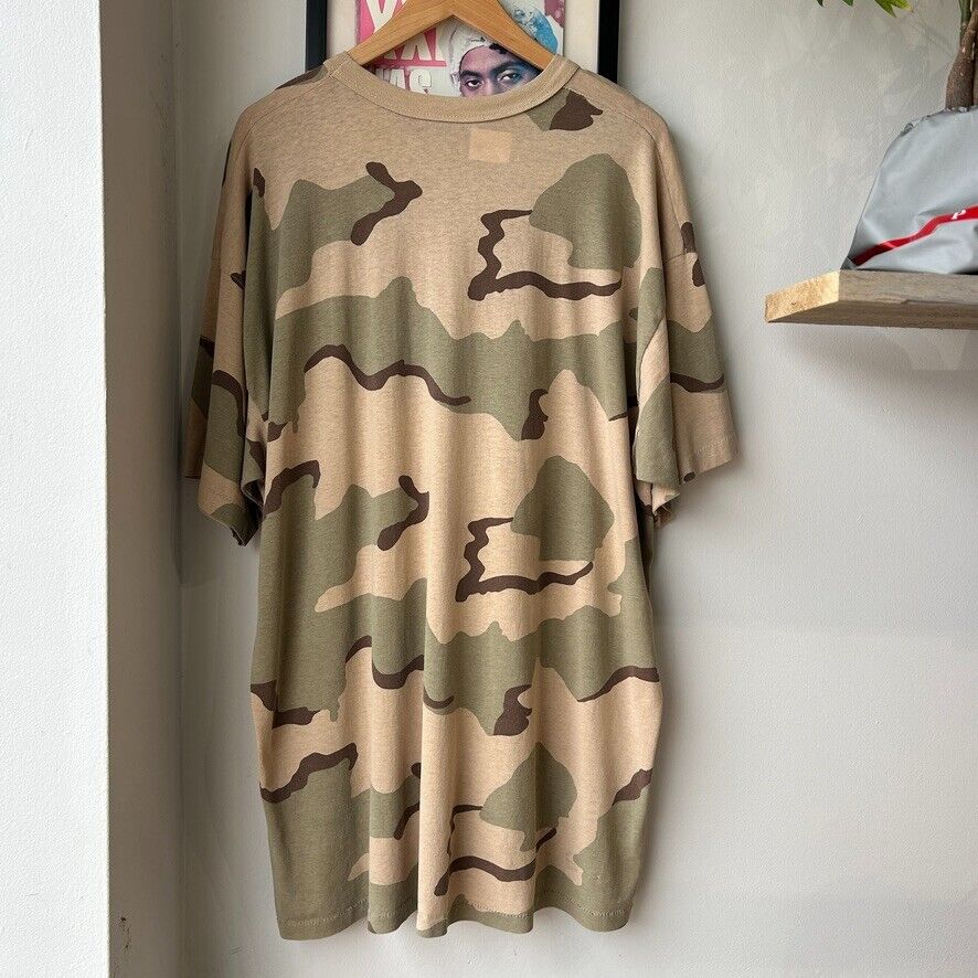 VINTAGE 90s | Desert Camouflage T-Shirt sz XL-2XL
