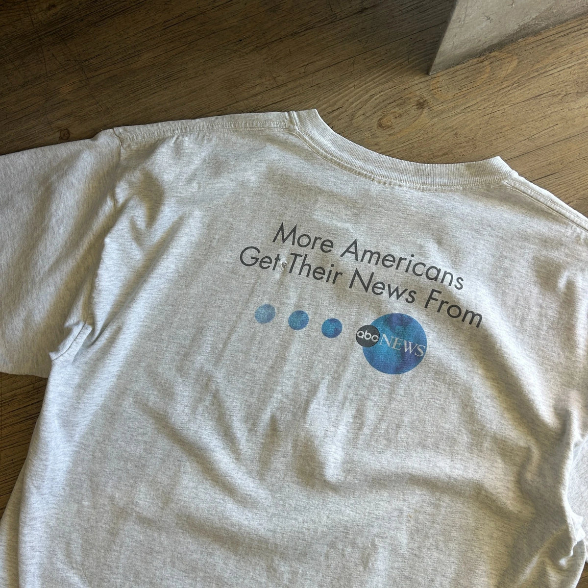 VINTAGE | abc NEWS More Americans Get Their News From Thrashed T-Shirt sz XL