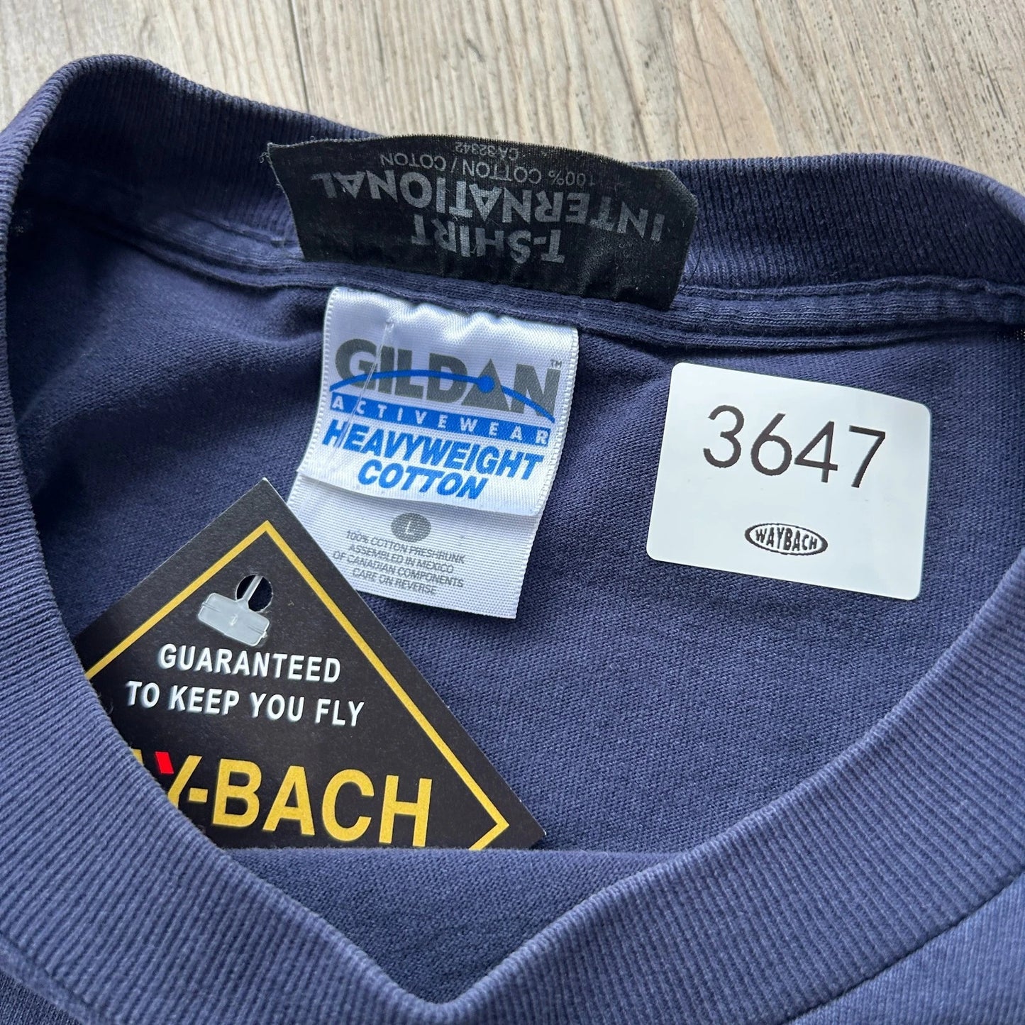 VINTAGE 90s | Peeing Alien Wear T-Shirt sz L