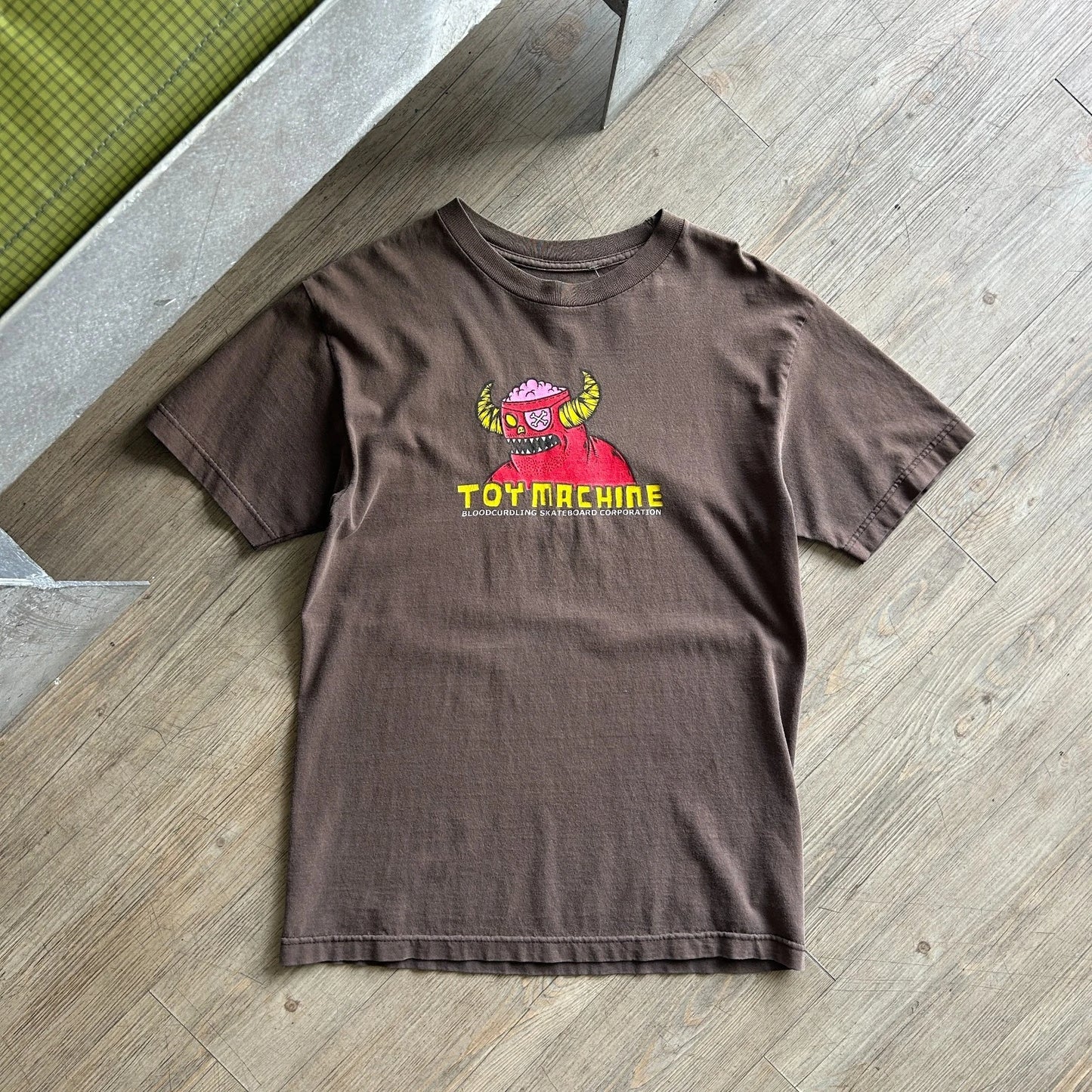 Toy Machine | 90s-Y2k Bloodcurdling Skateboard Corp Brown T-Shirt sz M