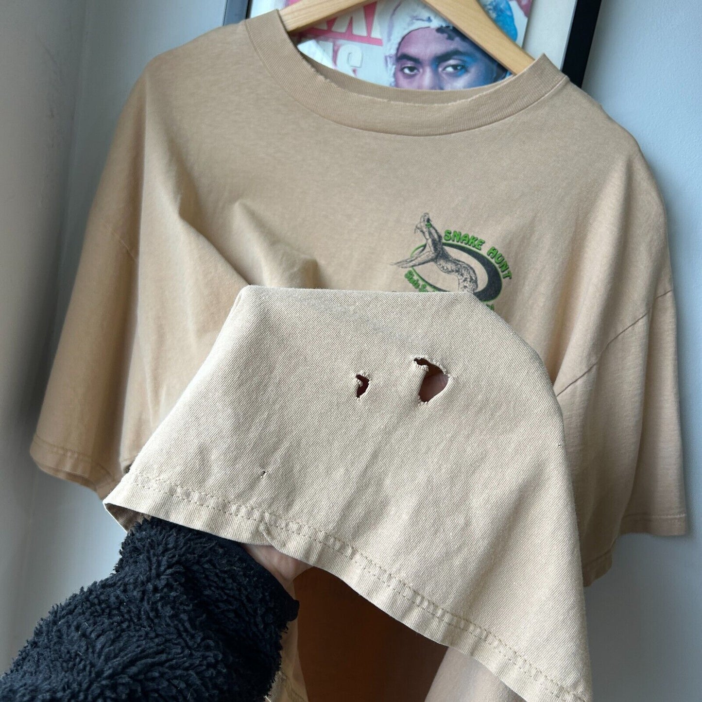 VINTAGE 90s | Snake Hunt T-Shirt sz L-XL