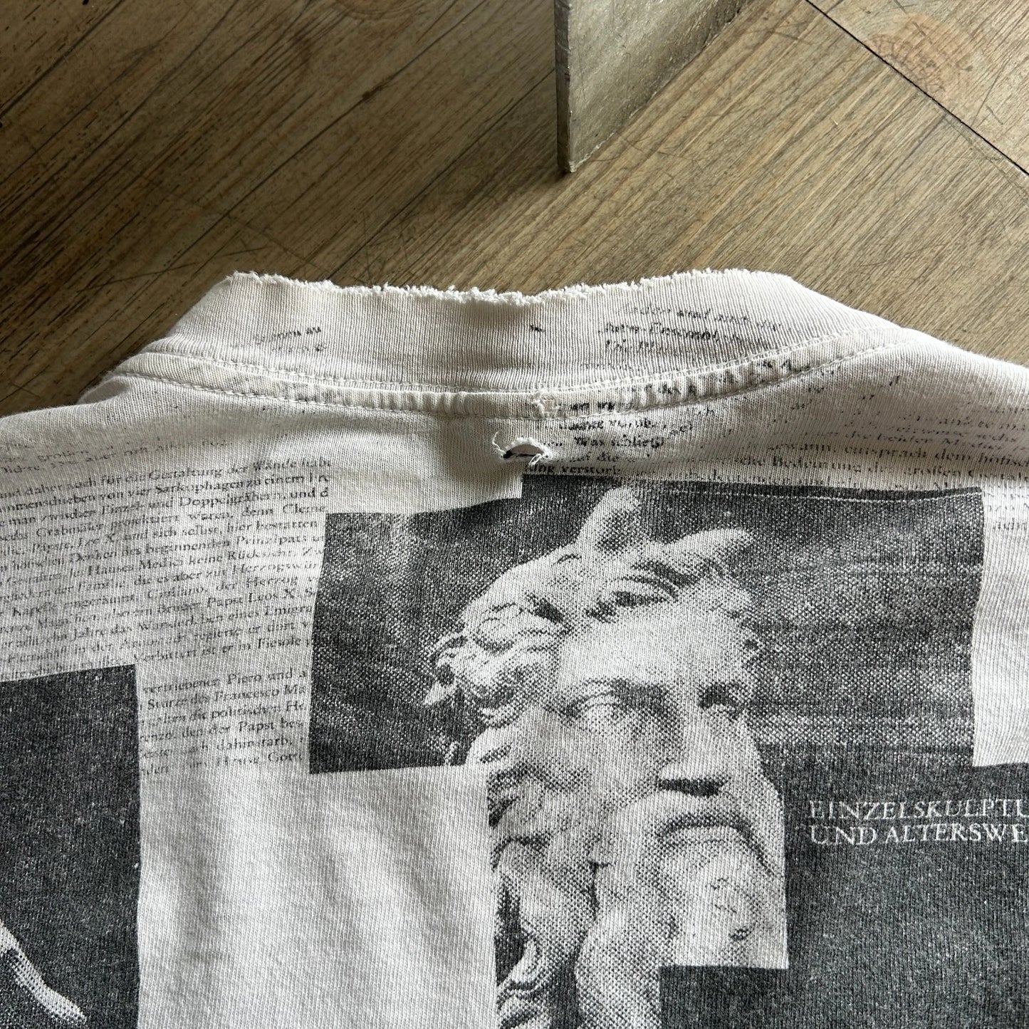 VINTAGE 1992 | Michelangelo Italian Sculptures & Art AOP Thrashed T-Shirt sz XL
