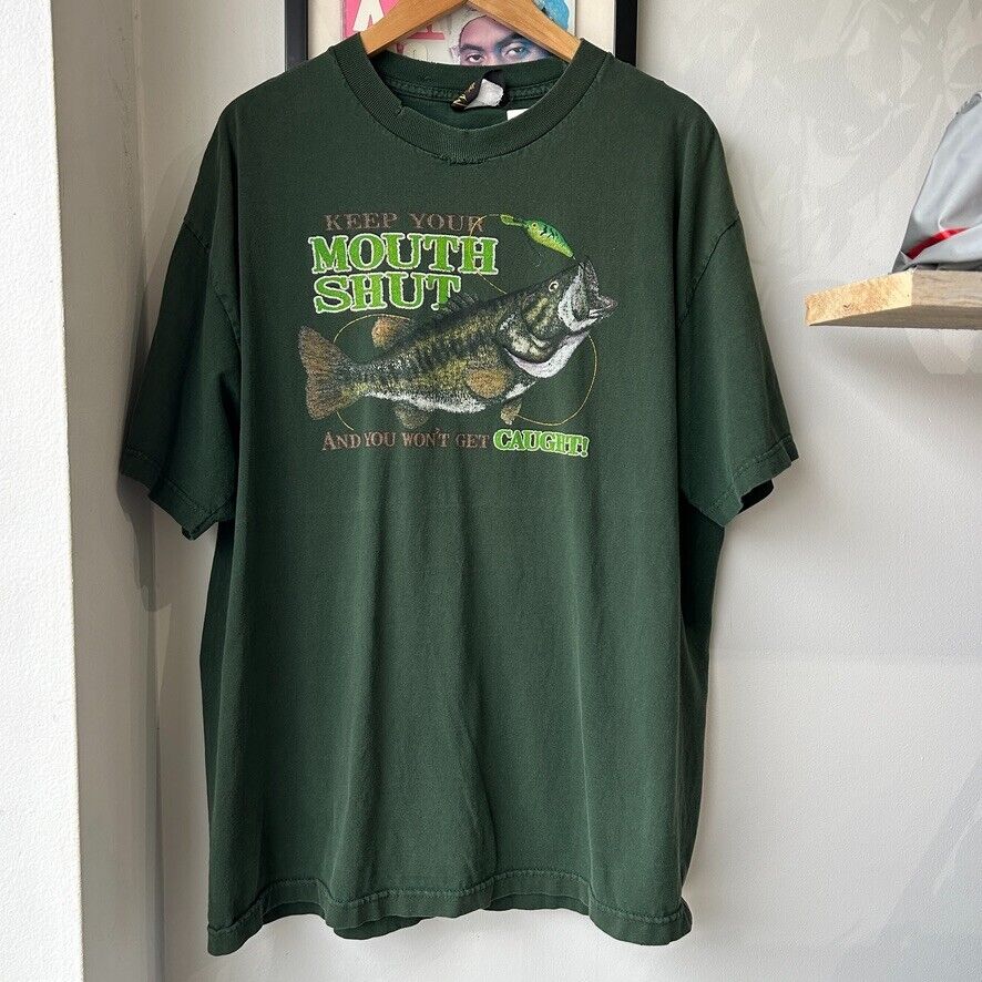 VINTAGE | Keep Your Mouth Shut & You Wont Get Caught Fishing T-Shirt sz L