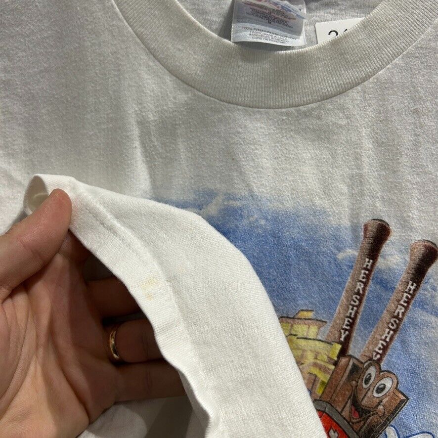 VINTAGE 90s | Hershey's Chocolate World T-Shirt sz M