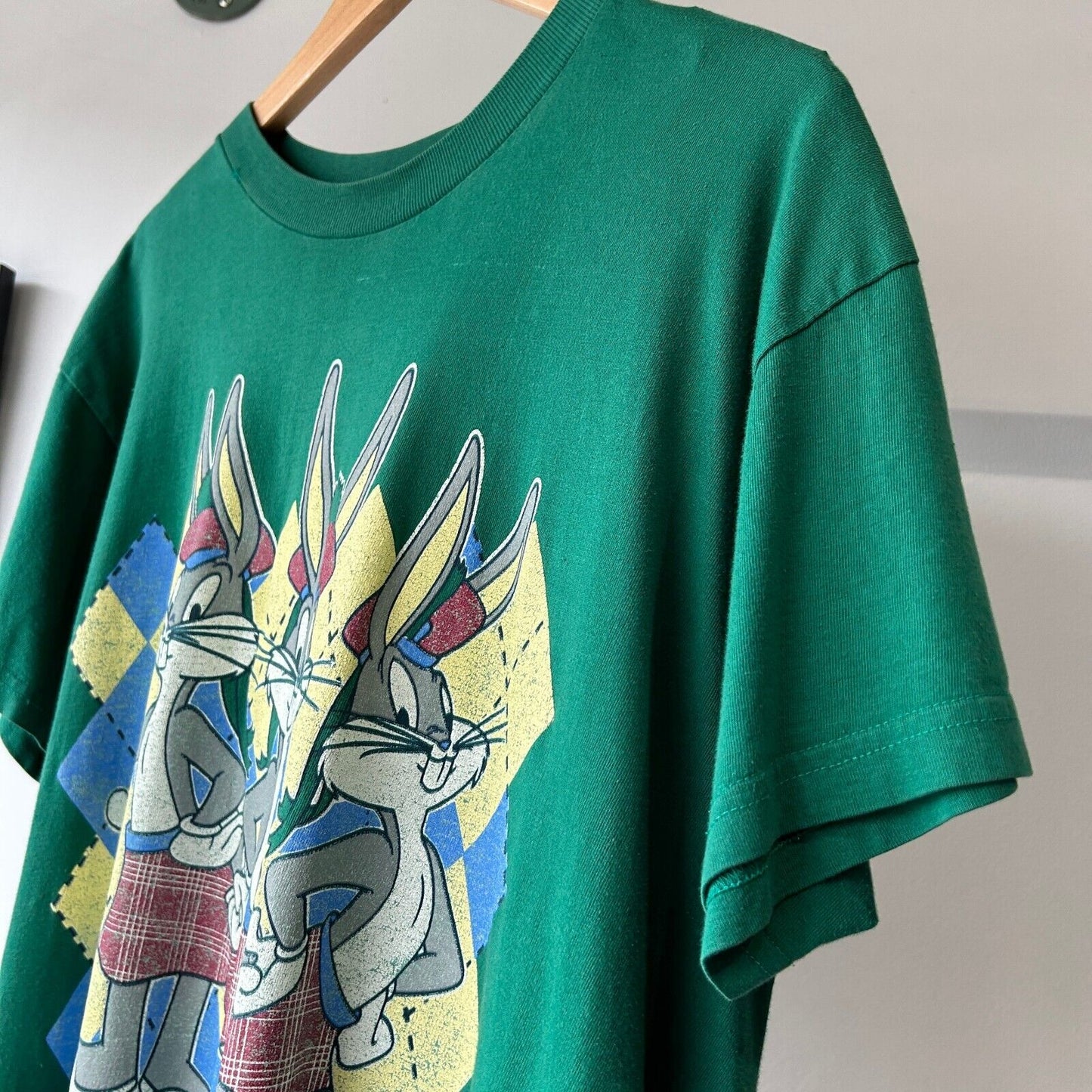 VINTAGE 1995 | BUGS BUNNY Scottish Argyle Cartoon T-Shirt sz M Adult