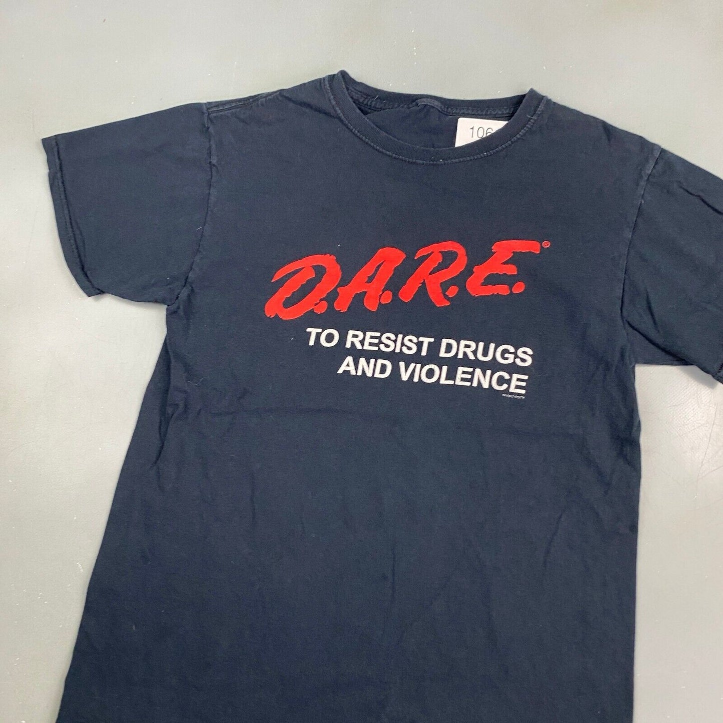 VINTAGE DARE To Resist Drugs & Violence Black T-Shirt sz Small Men Adult