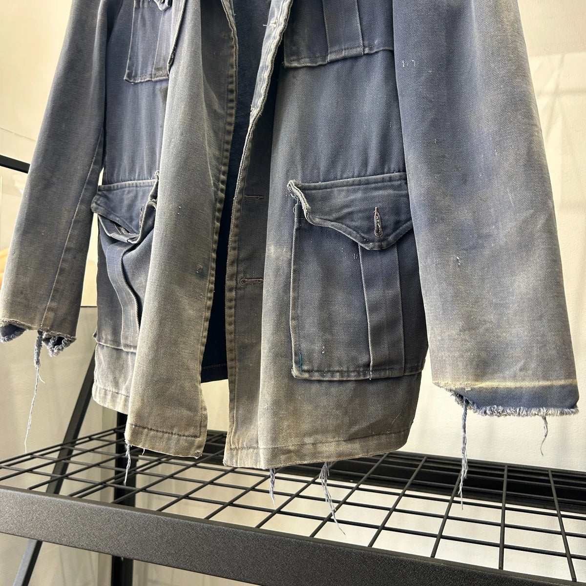 VINTAGE 1940s | French Bleu De Travail Lapel Faded Thrashed Work Jacket sz 42