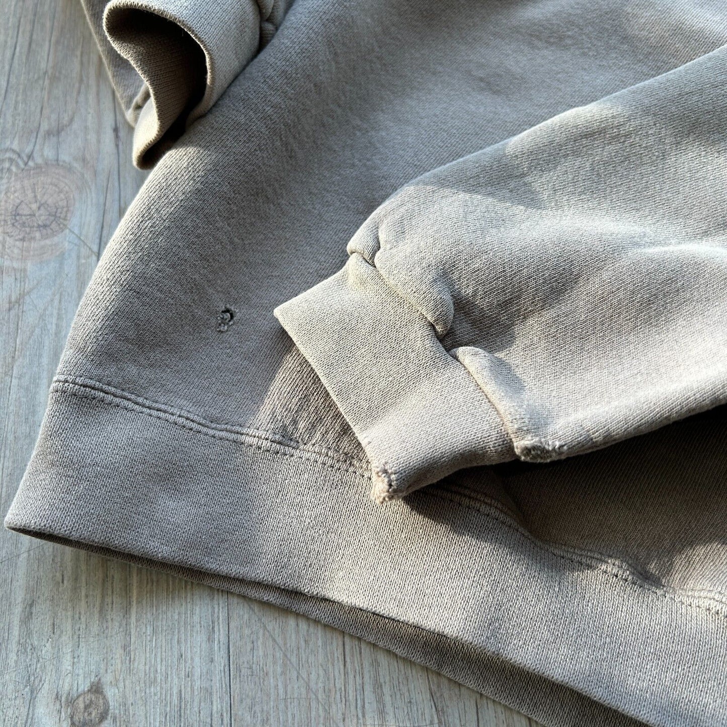 VINTAGE 90s | NIKE Embroidered Swoosh Brown Crewneck Sweater sz M Adult