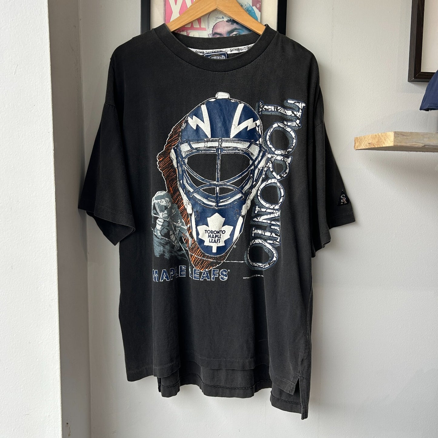VINTAGE 90s | Toronto Maple Leafs Goalie Mask Faded Hockey T-Shirt sz XL