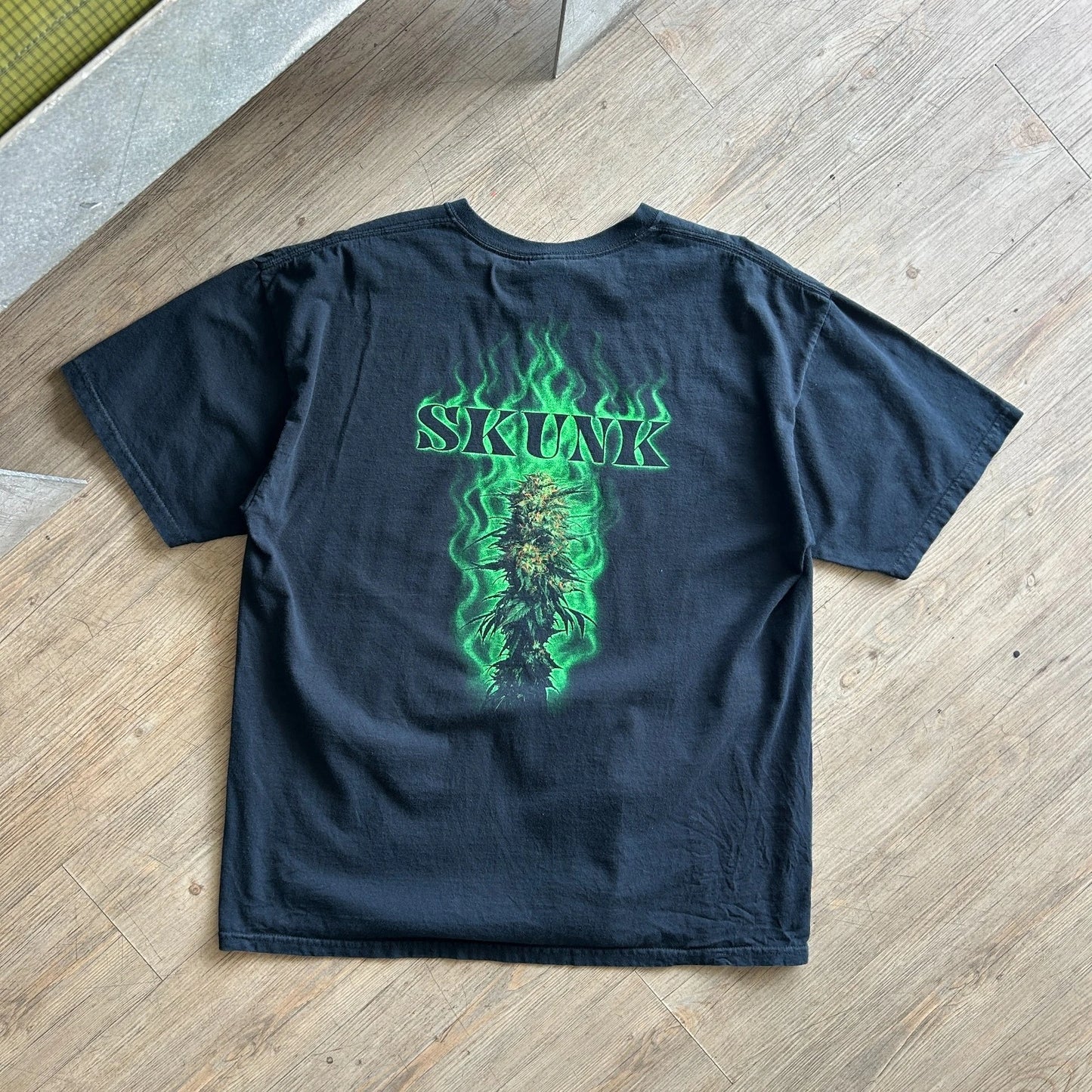 VINTAGE Y2k | Skunk Dank Pot Leaf Black T-Shirt sz XL