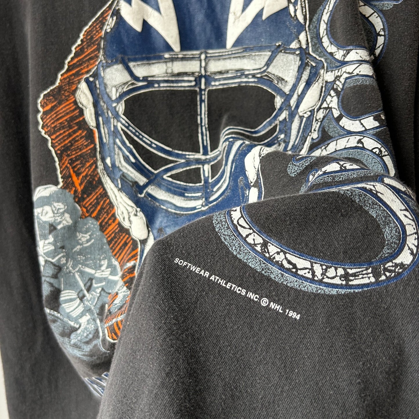 VINTAGE 90s | Toronto Maple Leafs Goalie Mask Faded Hockey T-Shirt sz XL