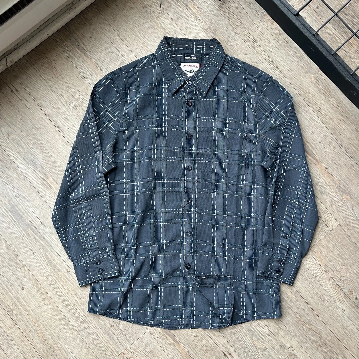 OAKLEY | Forged Goods Textured Button Down Shirt sz M/L