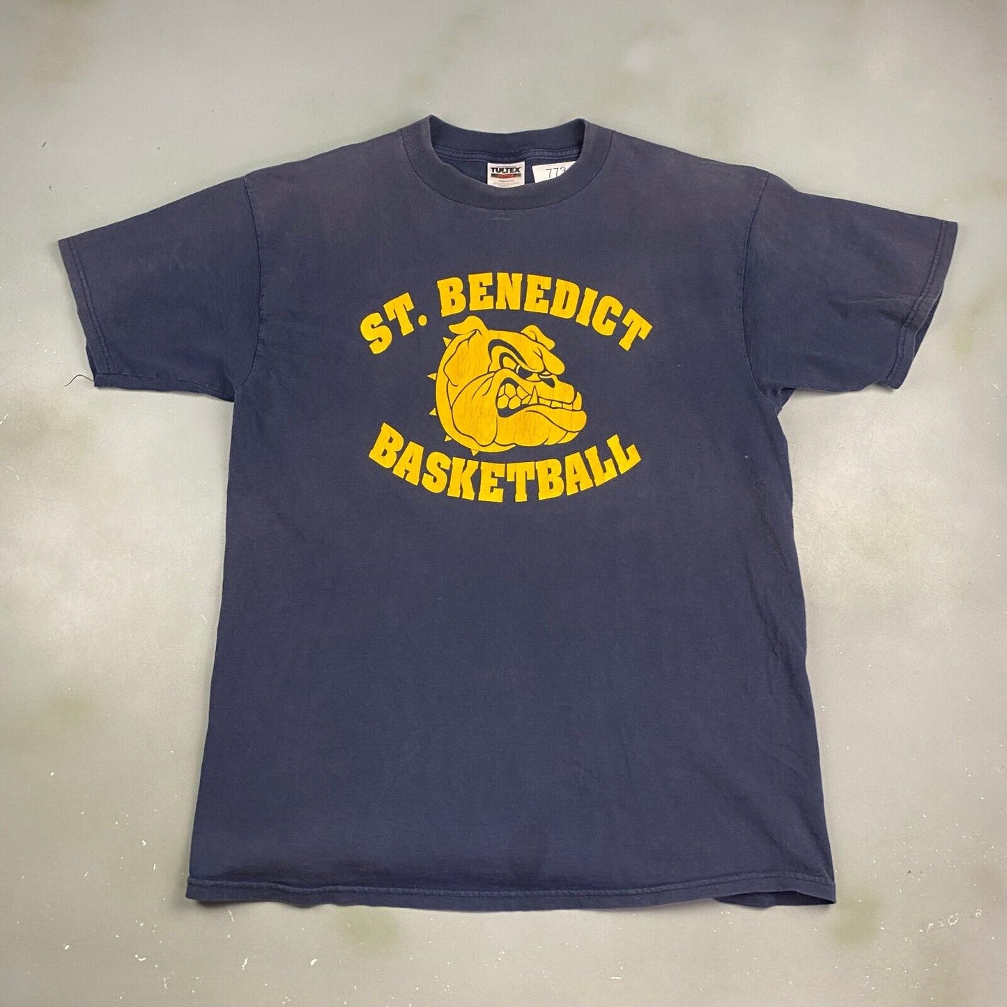 VINTAGE St. Benedict Bulldogs Basketball Faded Navy T-Shirt sz XL Men Adult