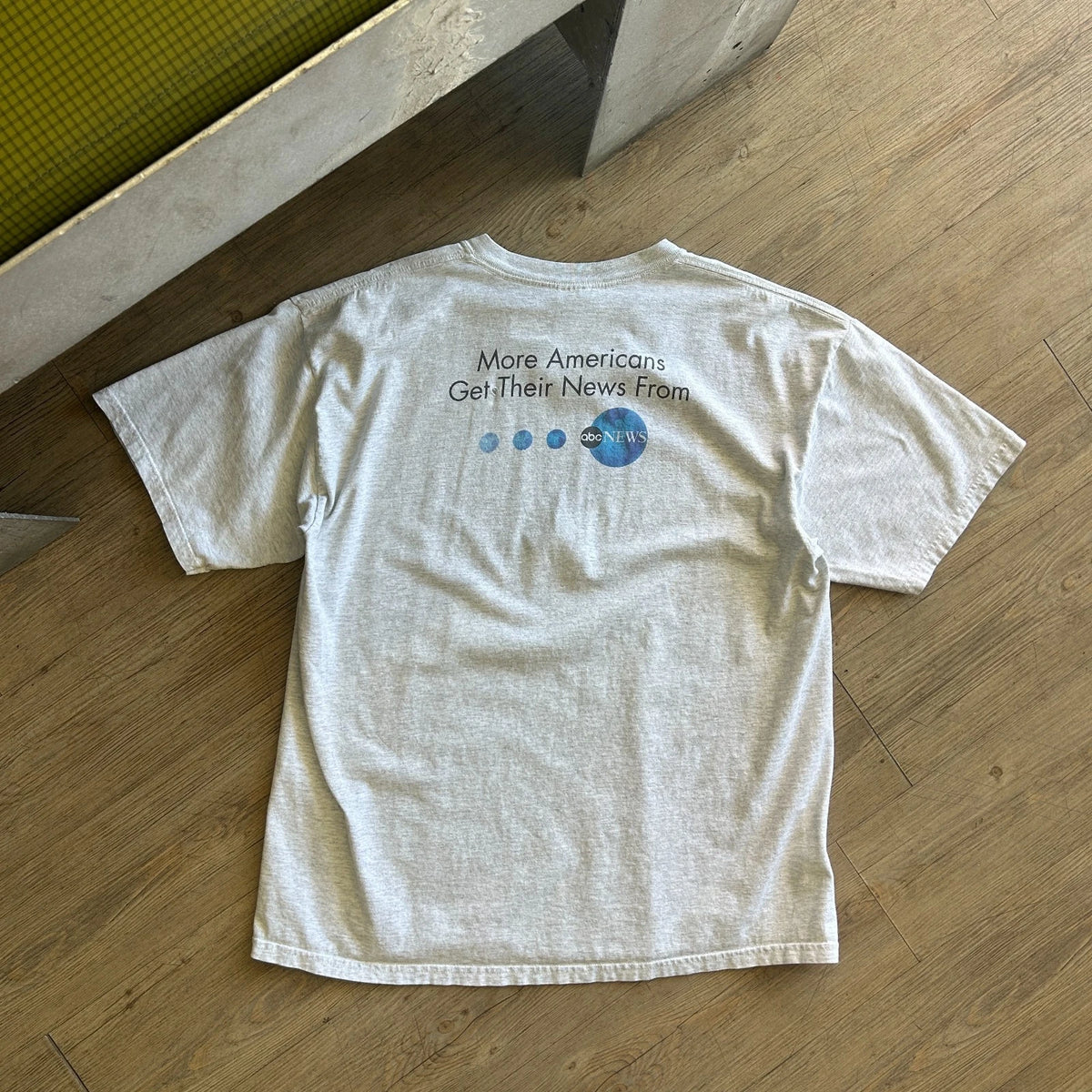 VINTAGE | abc NEWS More Americans Get Their News From Thrashed T-Shirt sz XL