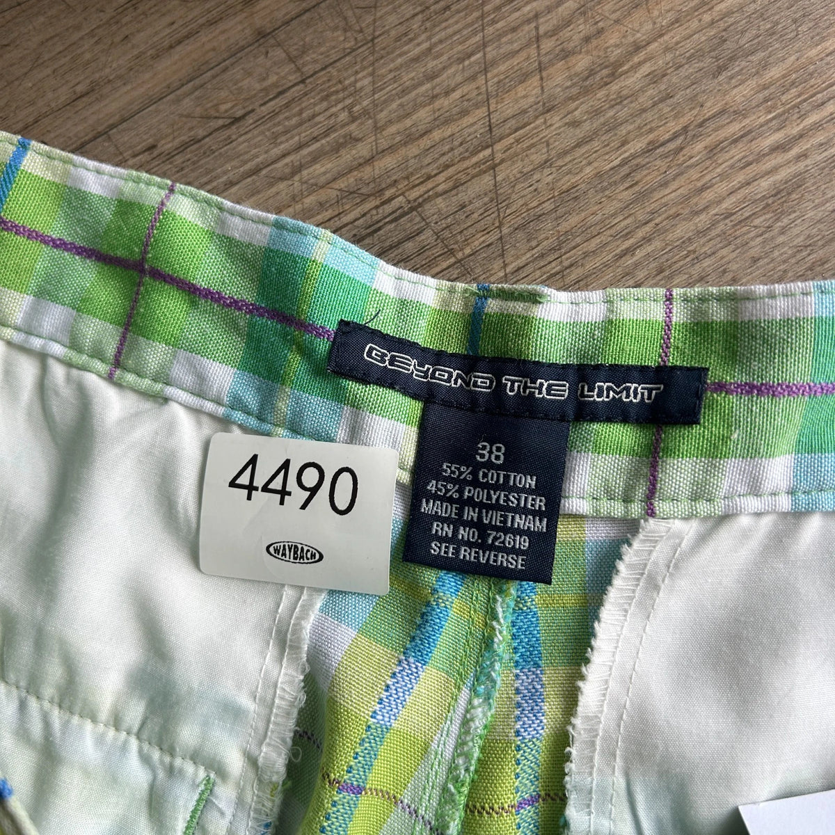 VINTAGE | Beyond The Limit Plaid Baggy Fit Y2K Shorts sz W36