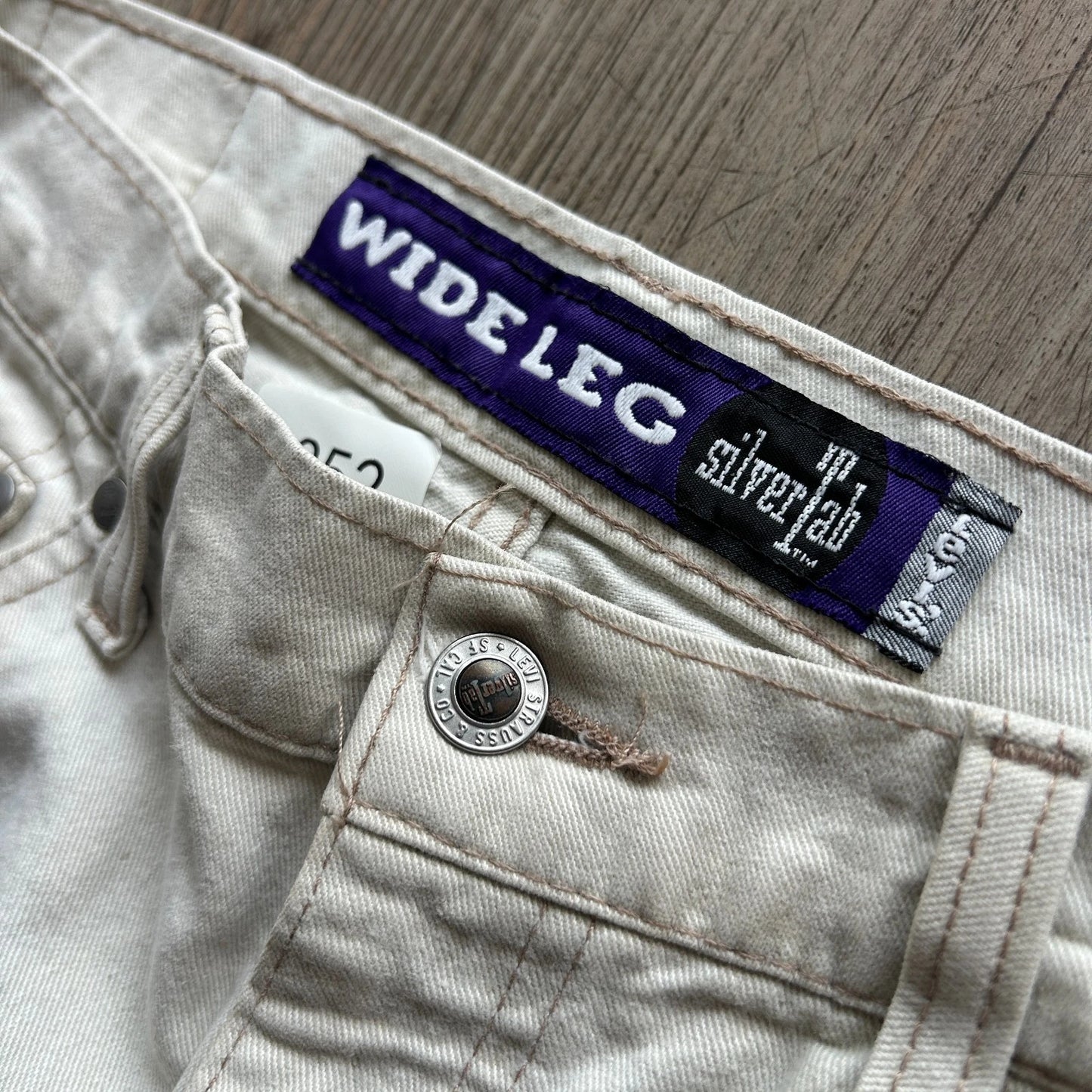 VINTAGE 90s | Levi's SilverTab Wide Leg Cream Baggy Jean Pants W30 L27