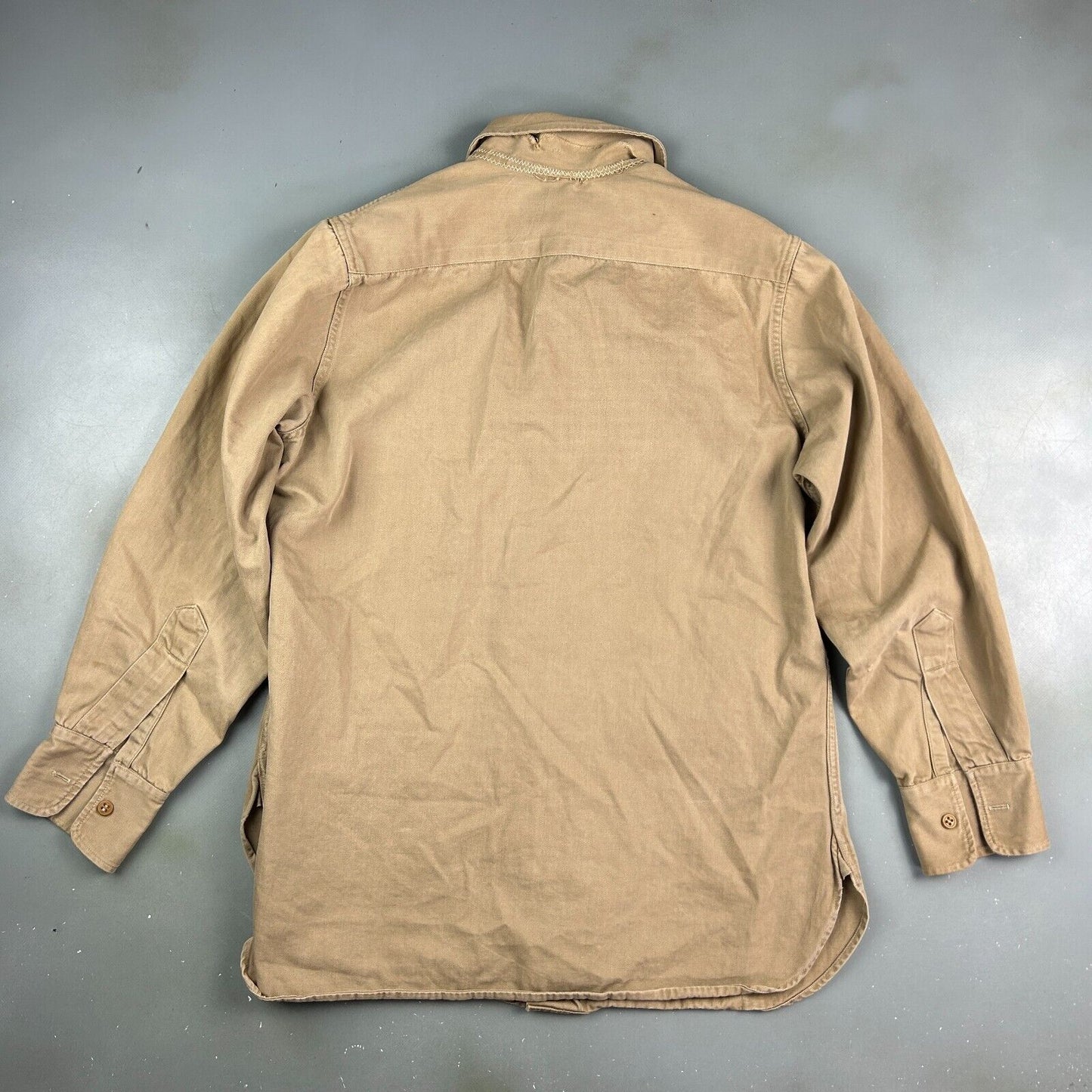 VINTAGE 70s | Tan Fatigue Army Military Button Down Shirt sz L Adult