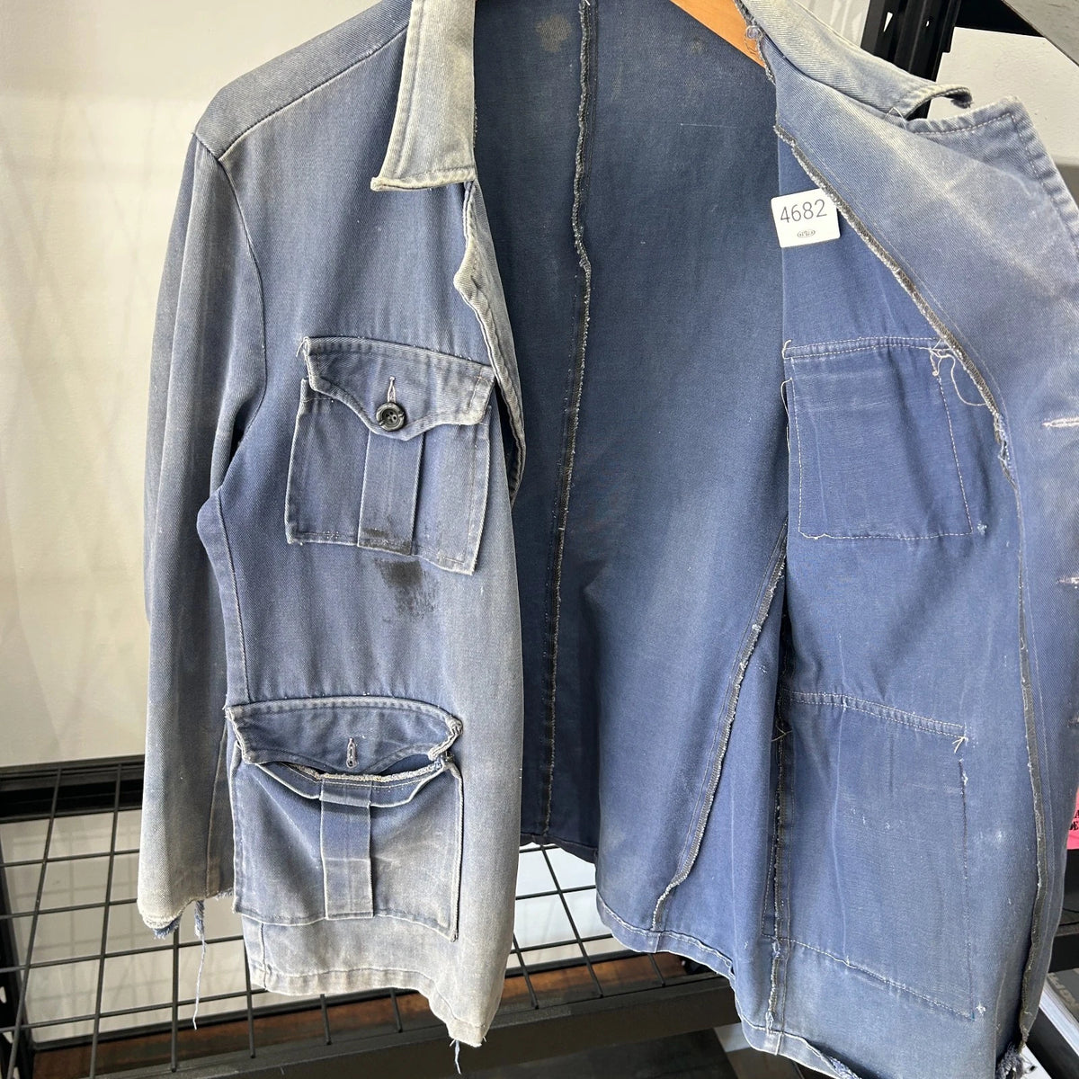 VINTAGE 1940s | French Bleu De Travail Lapel Faded Thrashed Work Jacket sz 42