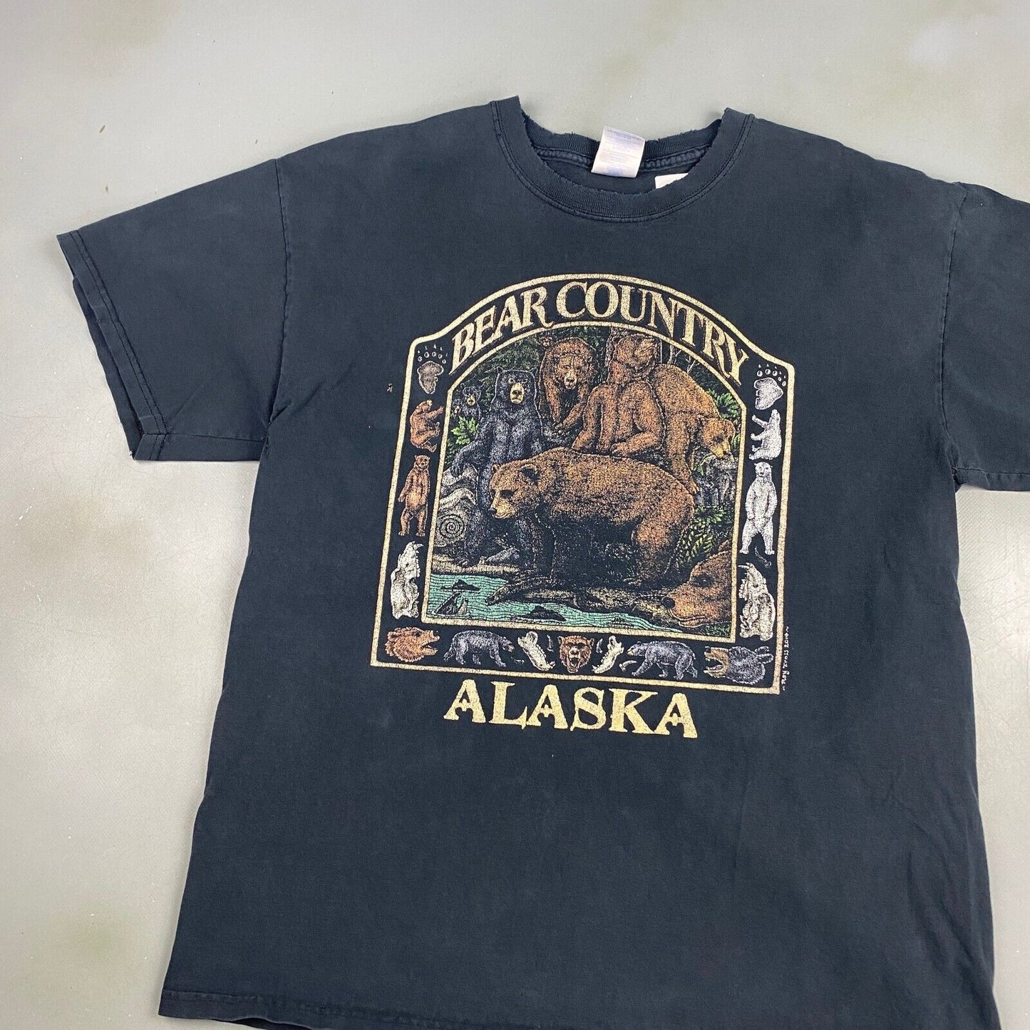 VINTAGE Bear Country Alaska Faded Black T-Shirt sz Large Men Adult
