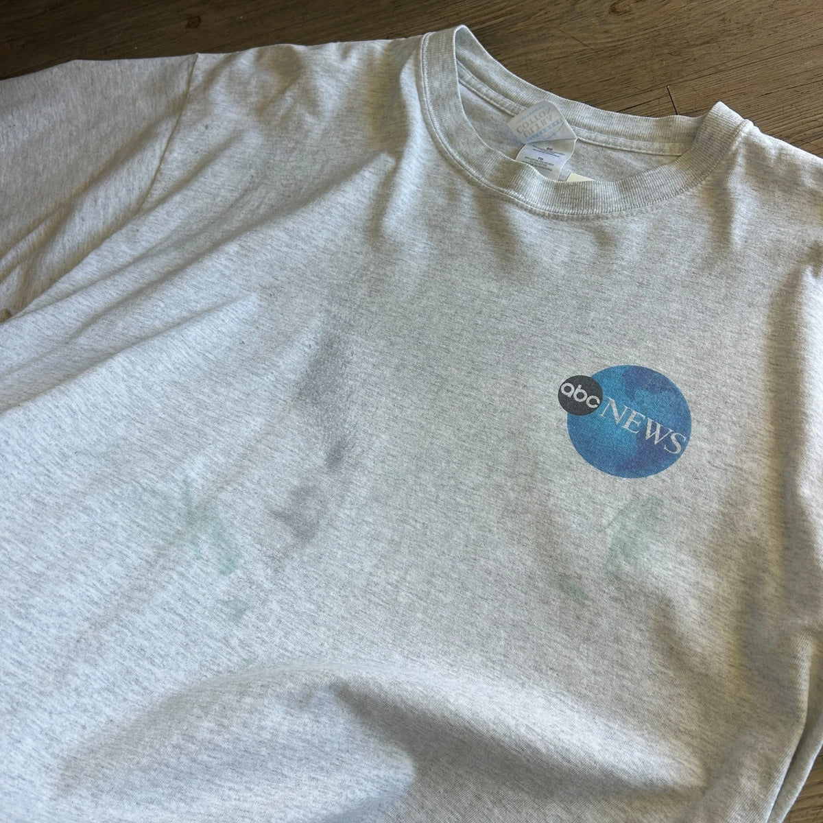 VINTAGE | abc NEWS More Americans Get Their News From Thrashed T-Shirt sz XL